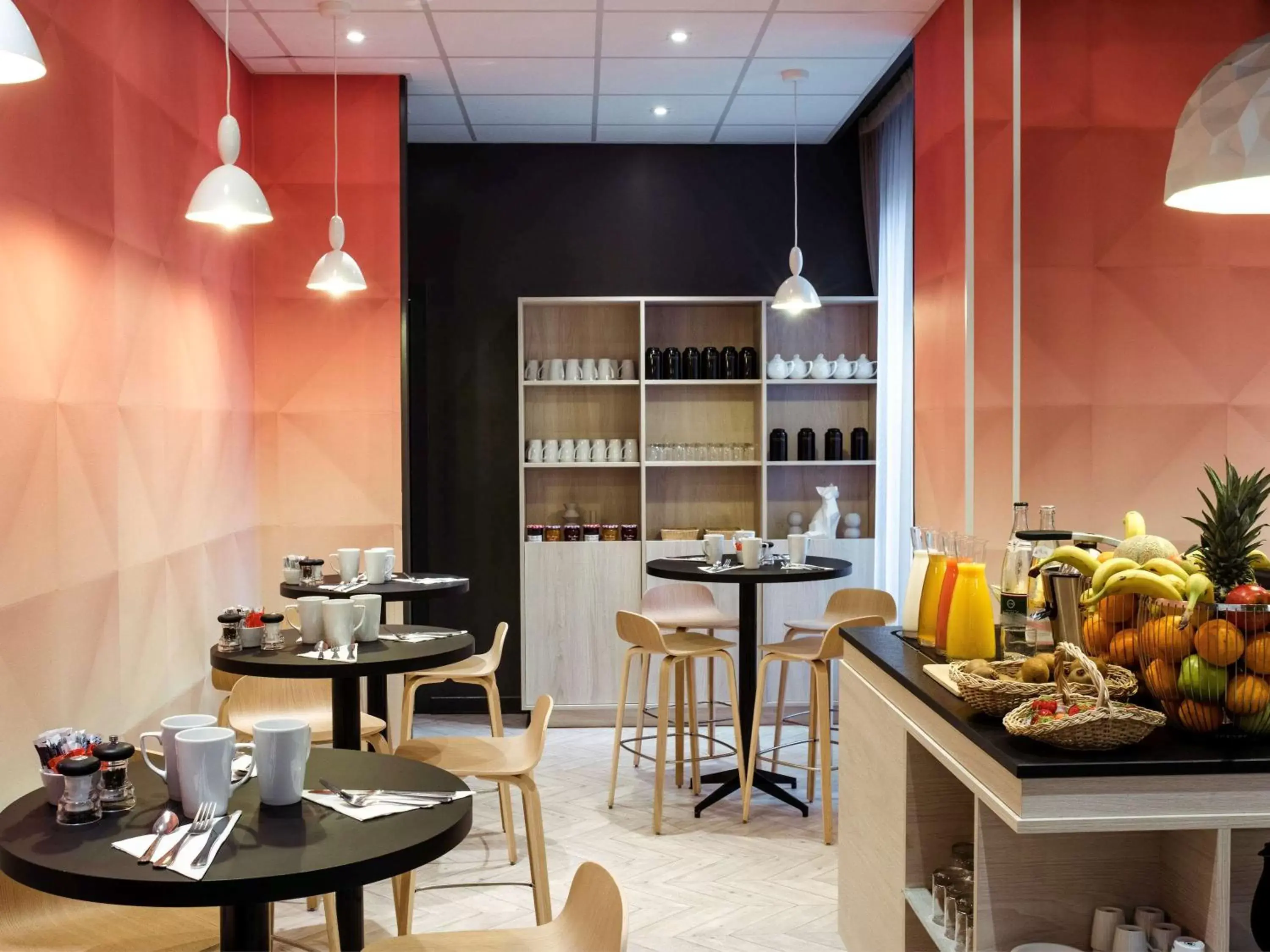 Restaurant/Places to Eat in Mercure Lyon Centre Beaux-Arts