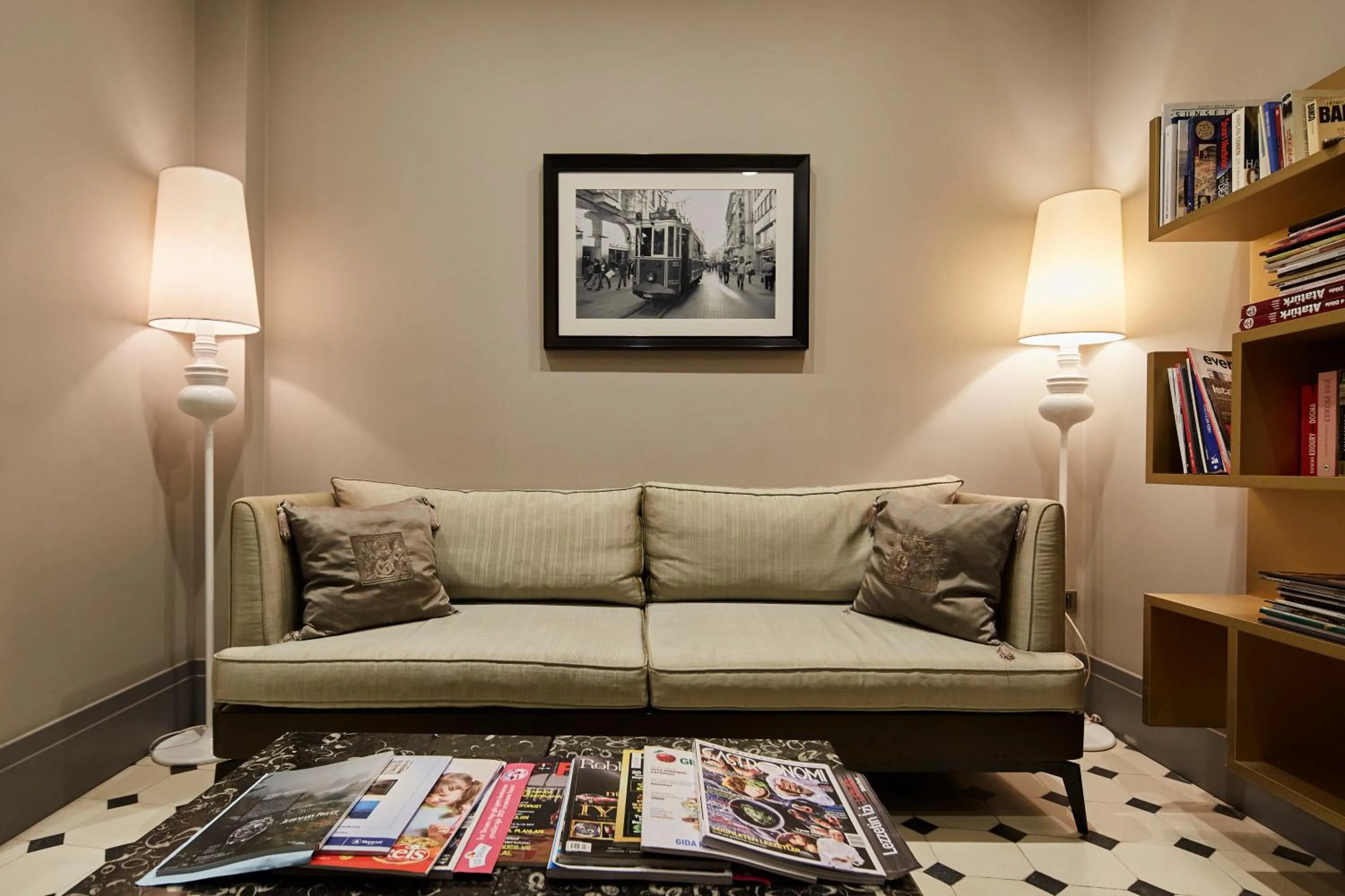 Communal lounge/ TV room in Taksim Prelude Hotel