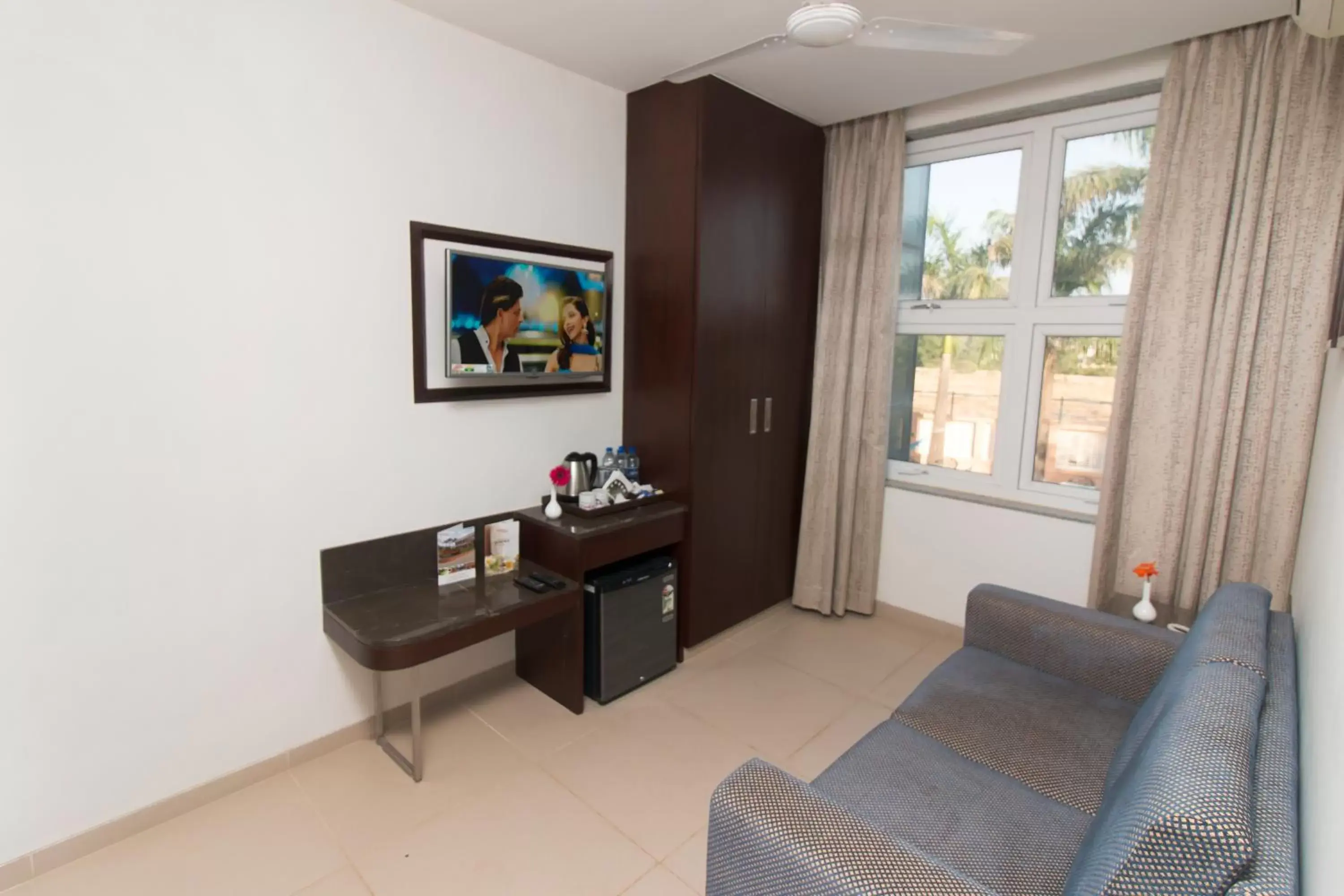 Coffee/tea facilities, TV/Entertainment Center in 7 Apple Resort Lonavala