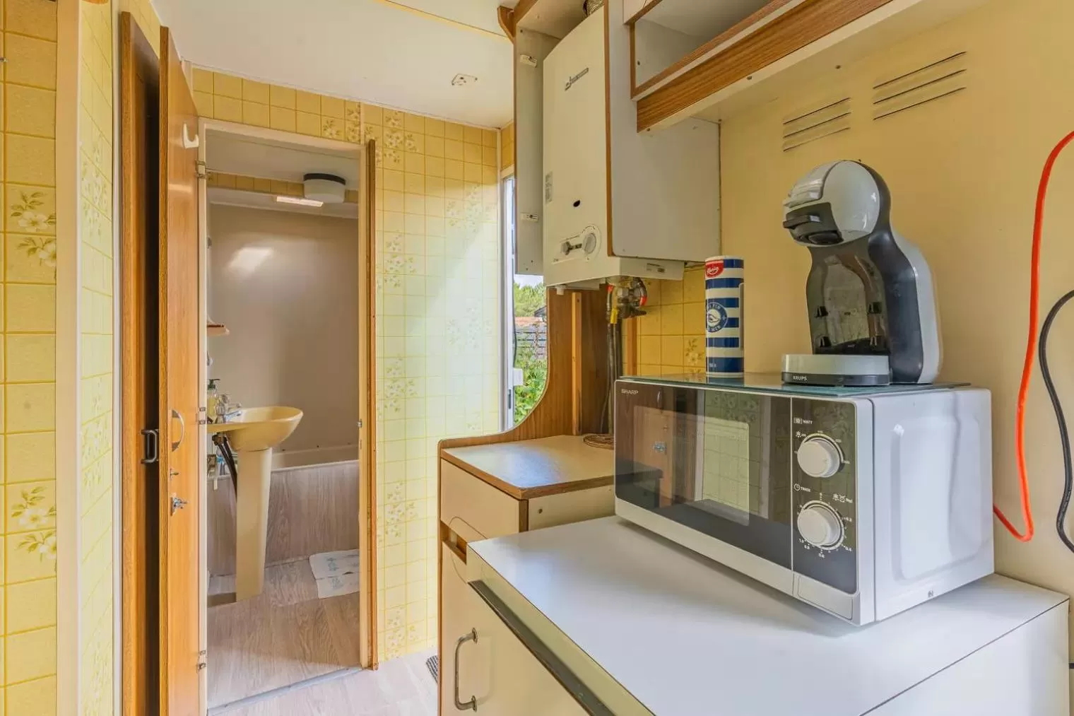 Kitchen or kitchenette, Bathroom in Chez Lionel & Mathéis , joignable au zéro6trente53cinquante60