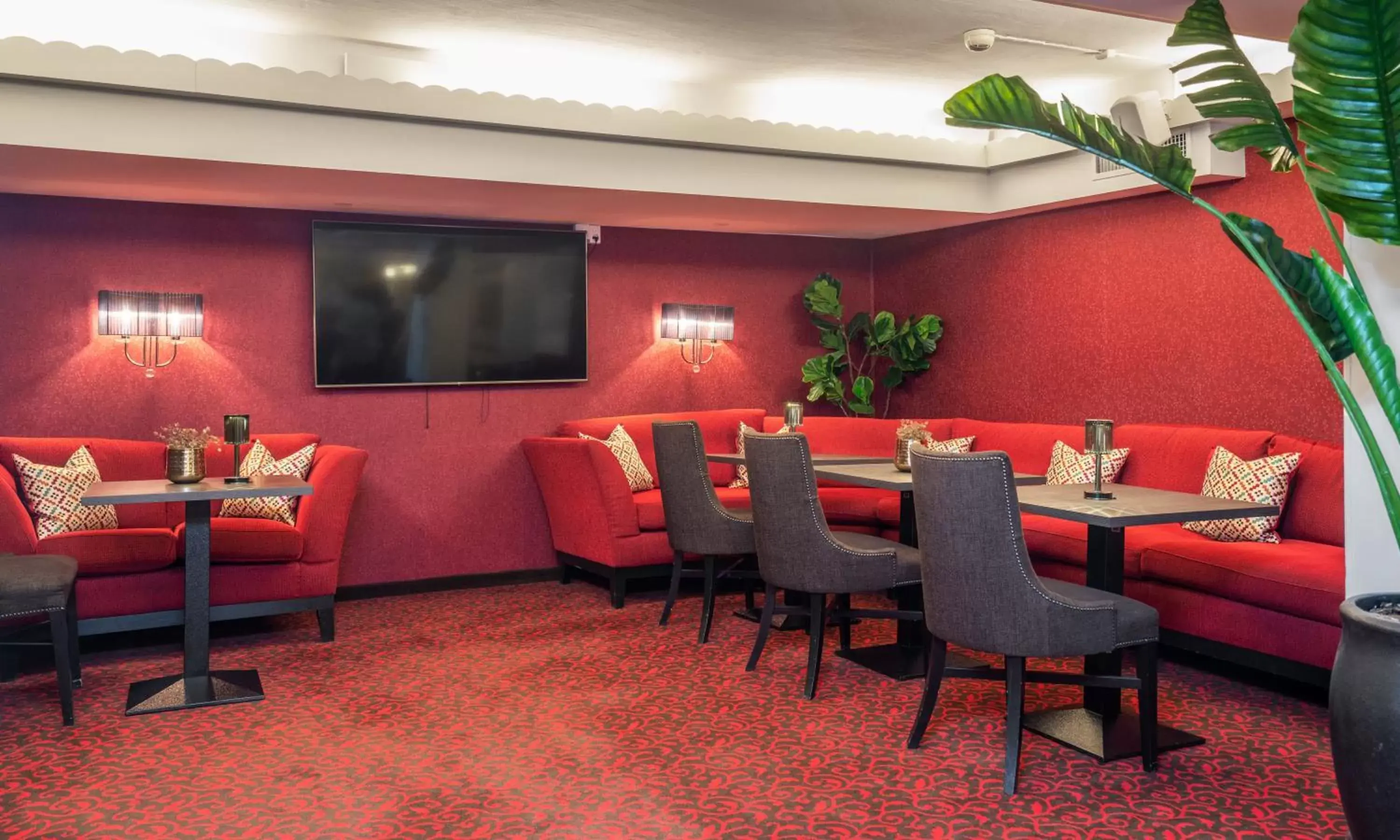 Lounge or bar in Thon Hotel Linne Lounge or bar in Thon Hotel Linne