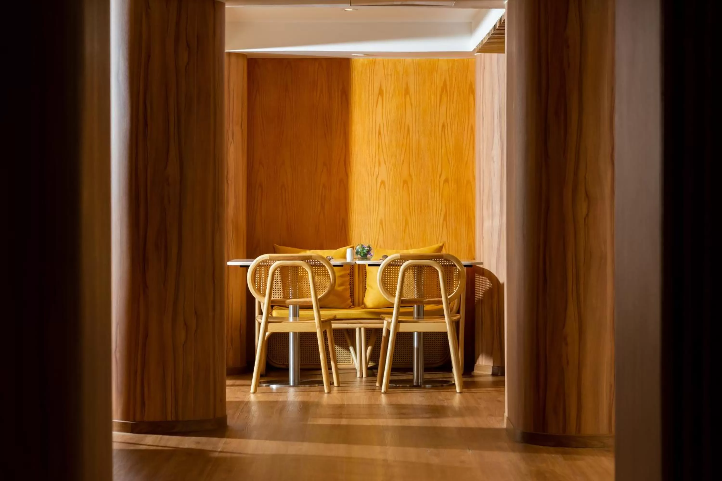 Restaurant/places to eat in Arck Hotel