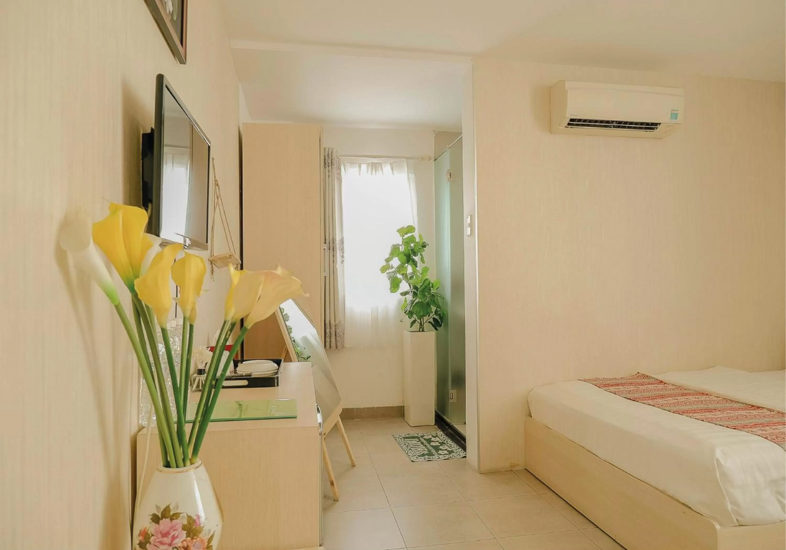 Bed in Galaxy Boutique Sai Gon Central Hotel