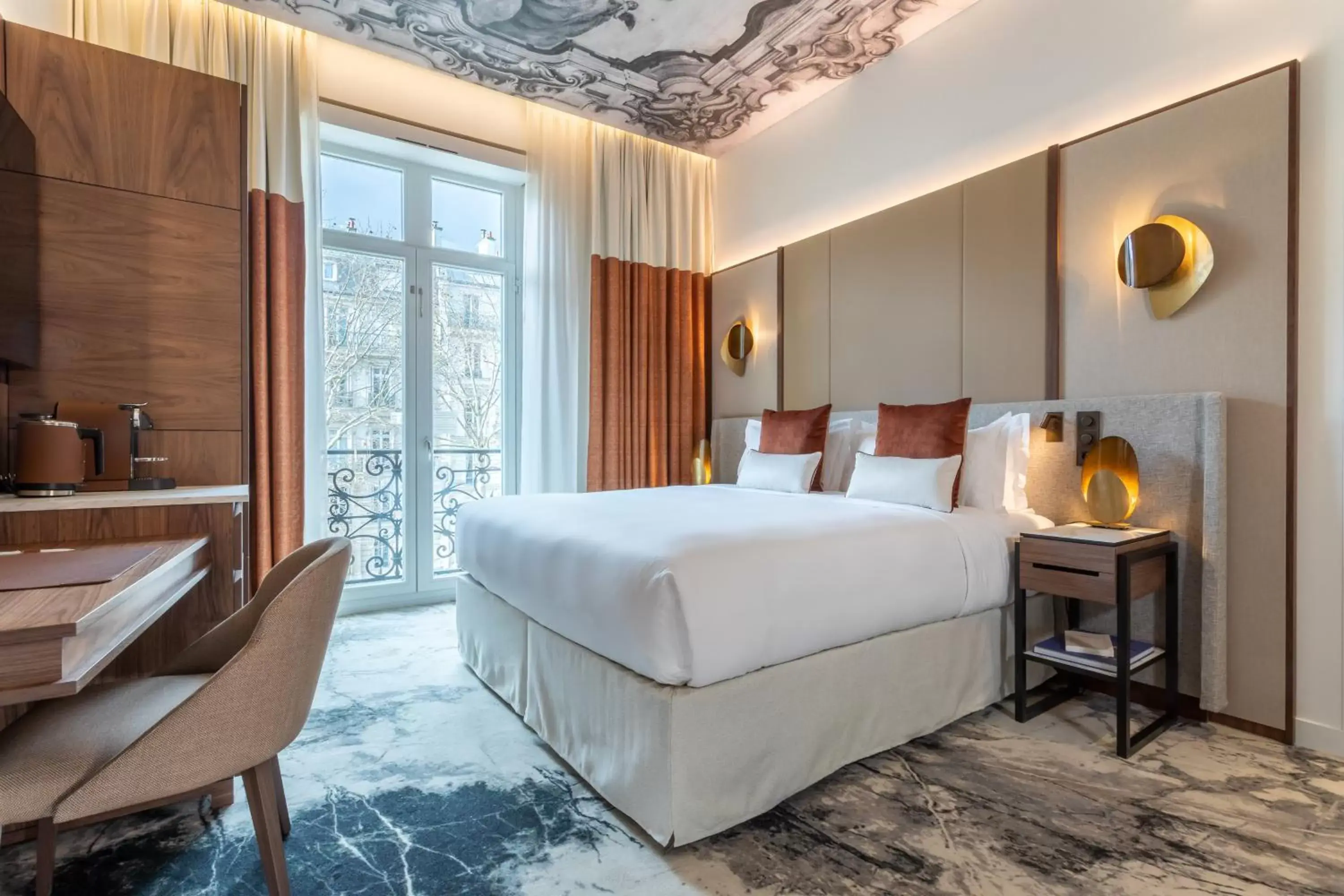 Photo of the whole room, Bed in InterContinental Paris Champs Elysées Etoile, an IHG Hotel