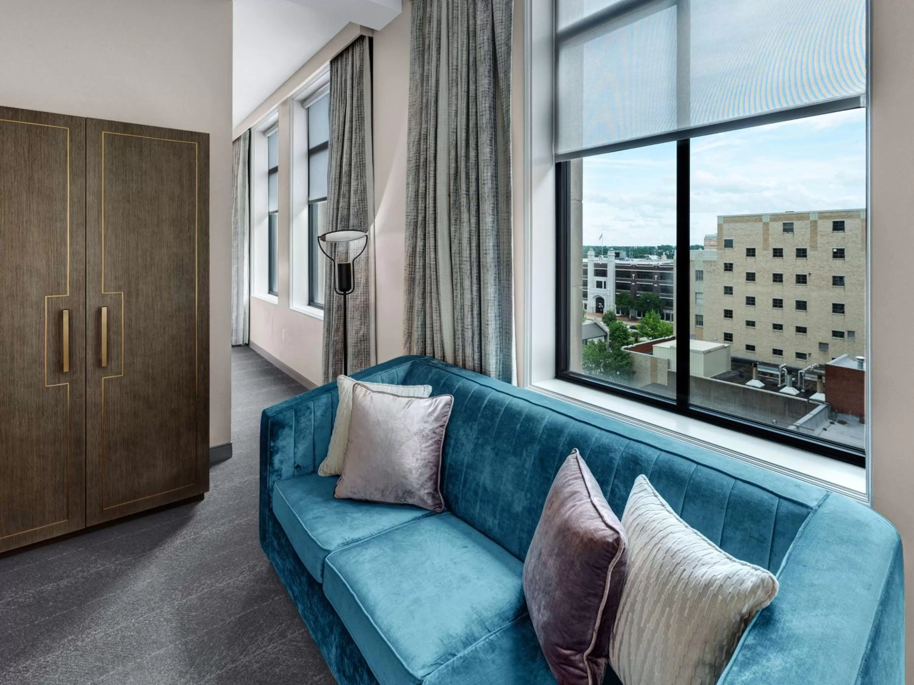 Living room in Tulsa Club Hotel Curio Collection By Hilton