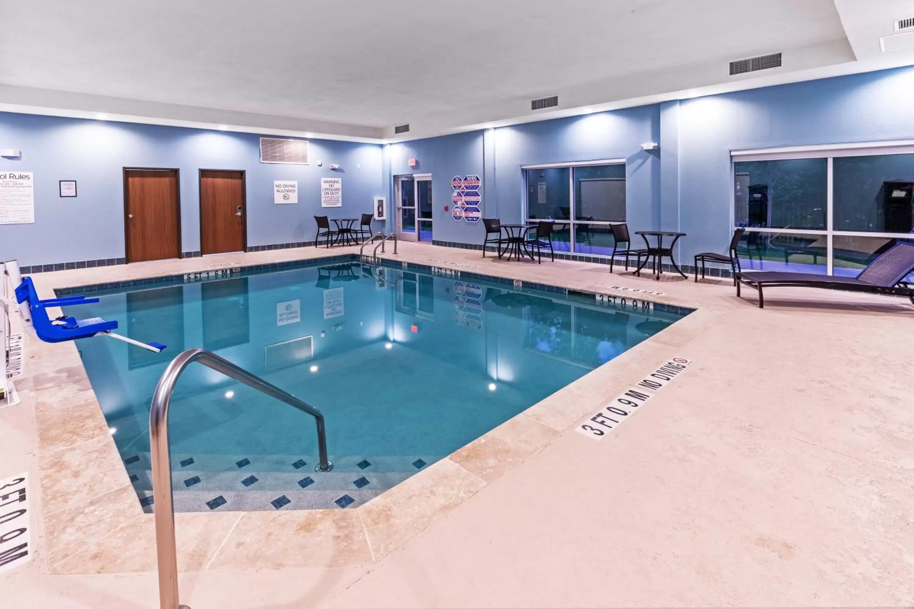 Swimming Pool in Holiday Inn Express & Suites - Houston - N Downtown, an IHG Hotel