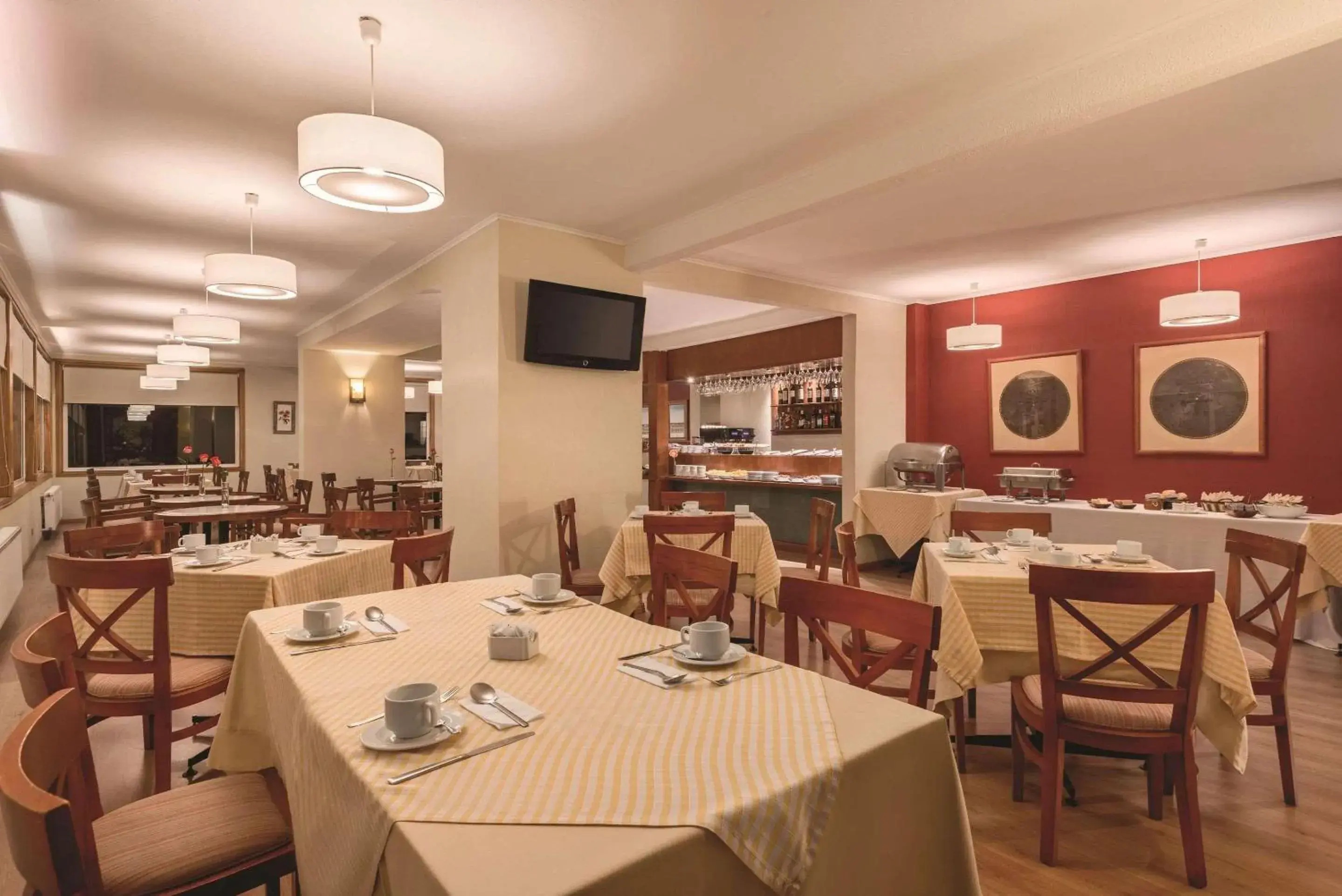 Restaurant/Places to Eat in Park Inn by Radisson Puerto Varas