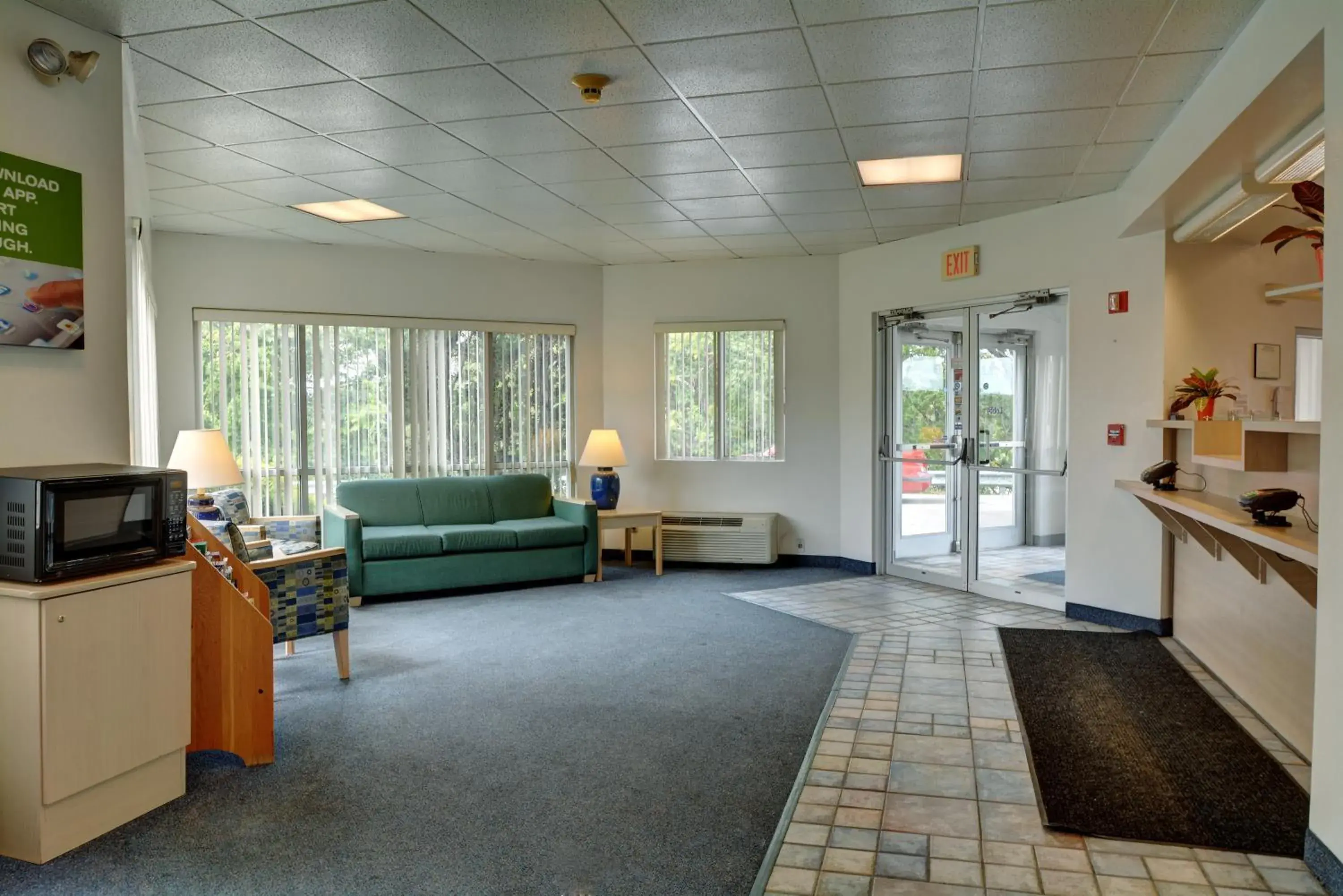 Lobby or reception in Motel 6-Warwick, RI - Providence Airport - I-95 Lobby or reception in Motel 6-Warwick, RI - Providence Airport - I-95