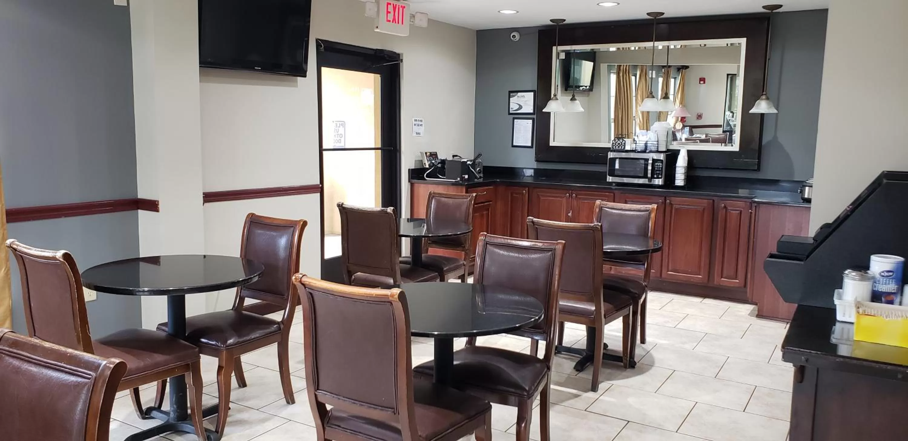 Restaurant/places to eat in Inn at Mulberry Grove