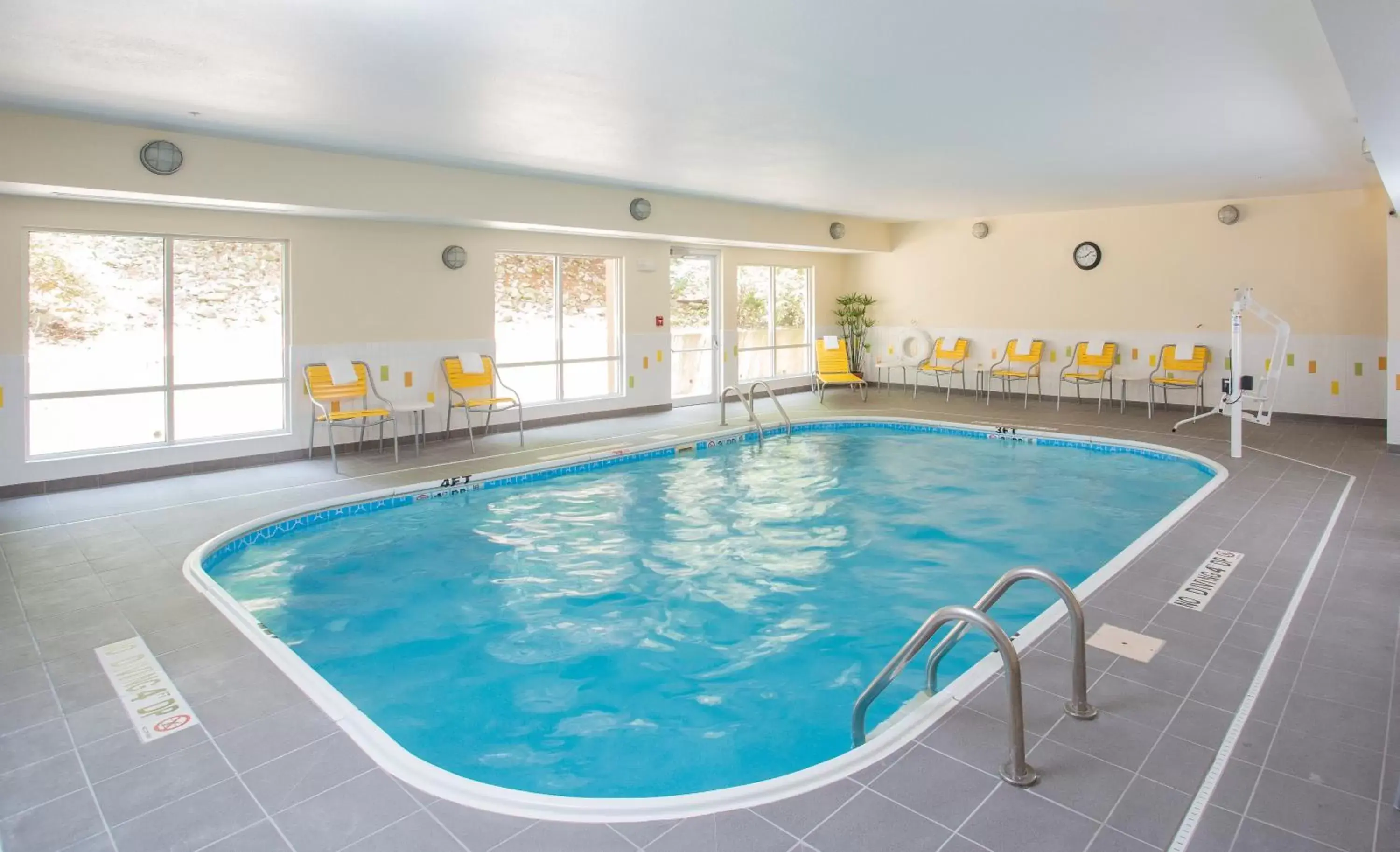 Swimming Pool in Fairfield Inn & Suites by Marriott Quincy