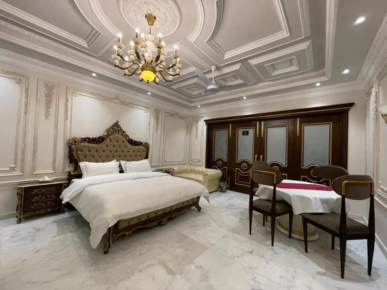 Bed in Arish Luxury Suites