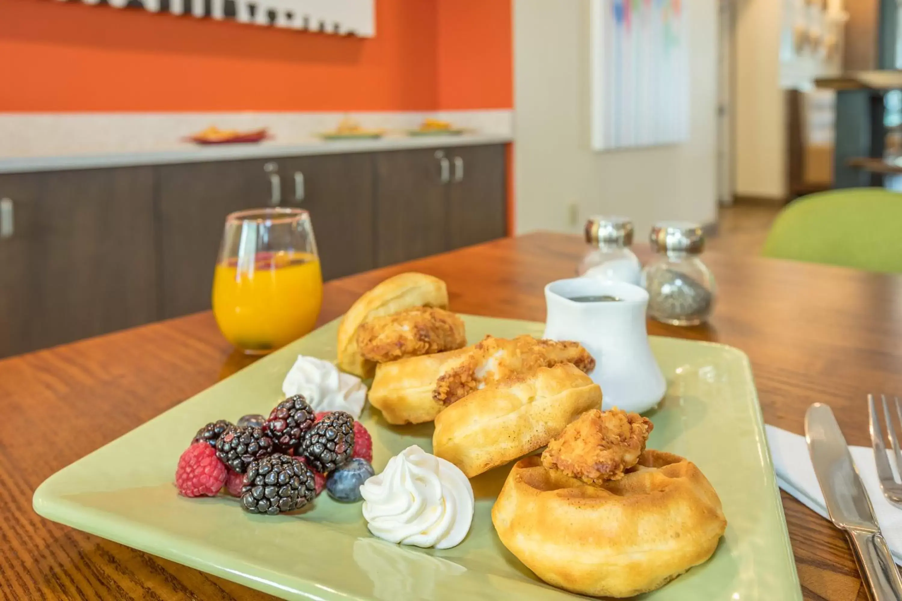 Breakfast in Holiday Inn Hotel and Suites Peachtree City, an IHG Hotel
