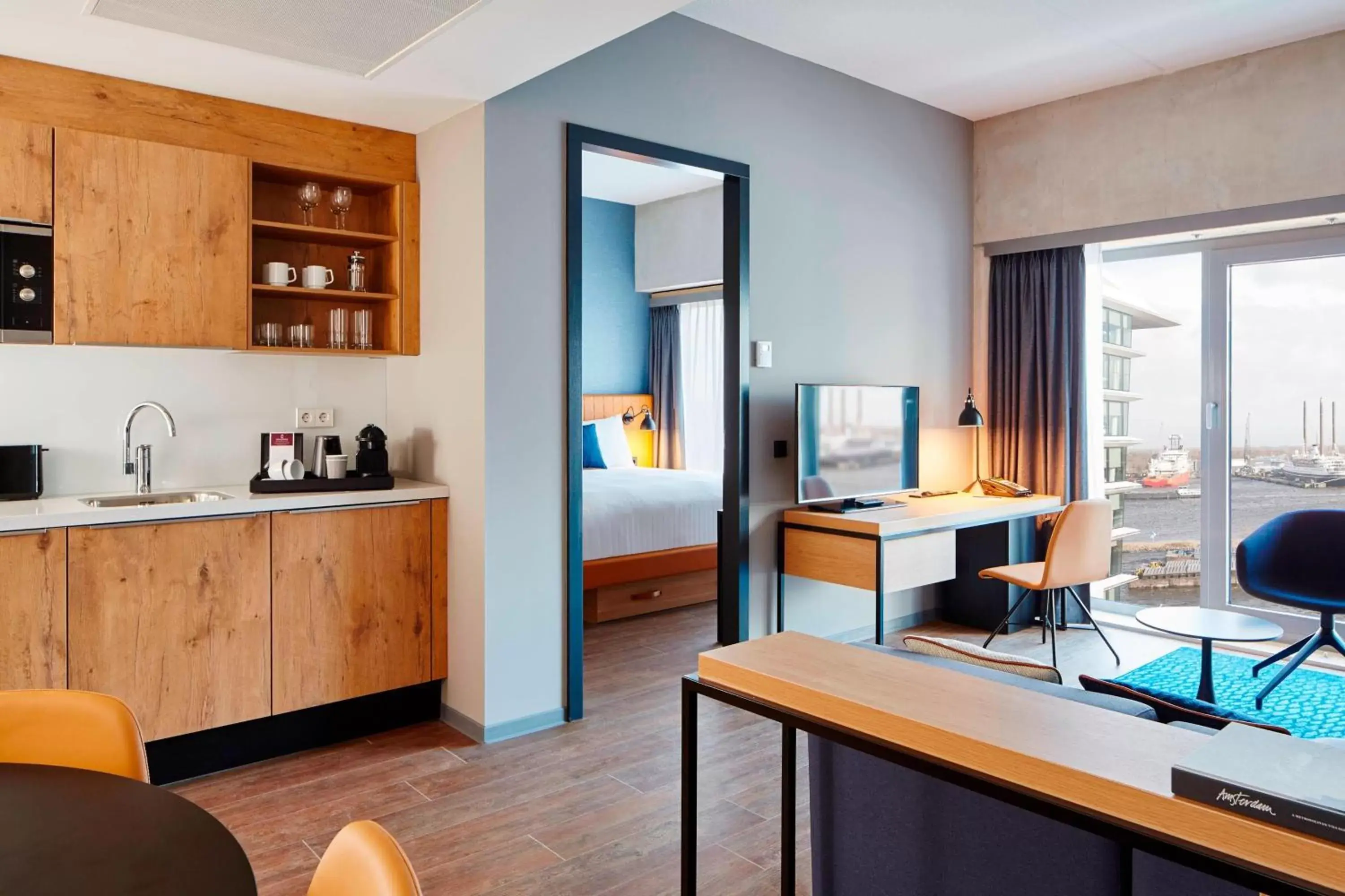 Bedroom, Kitchen/Kitchenette in Residence Inn by Marriott Amsterdam Houthavens