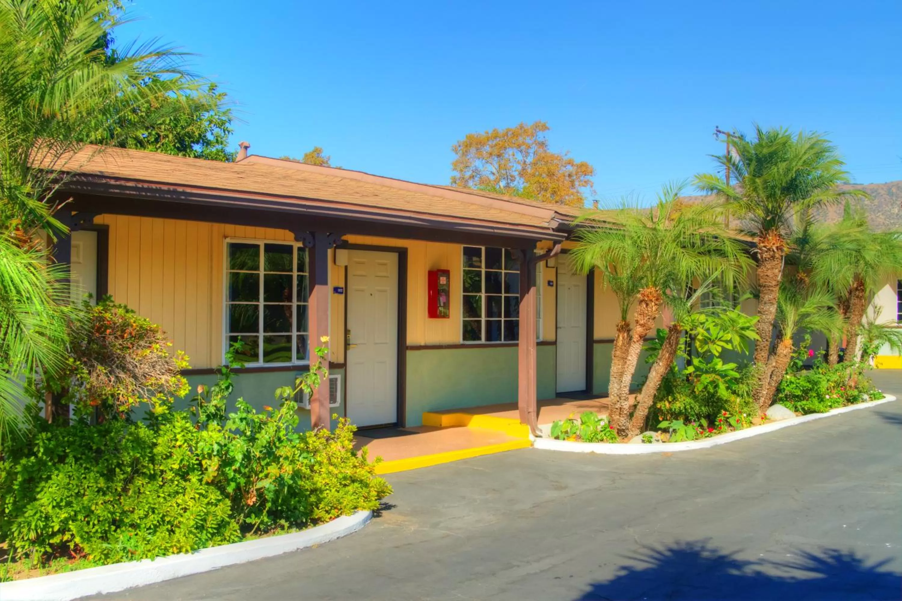 Property building in Palm Tropics Motel