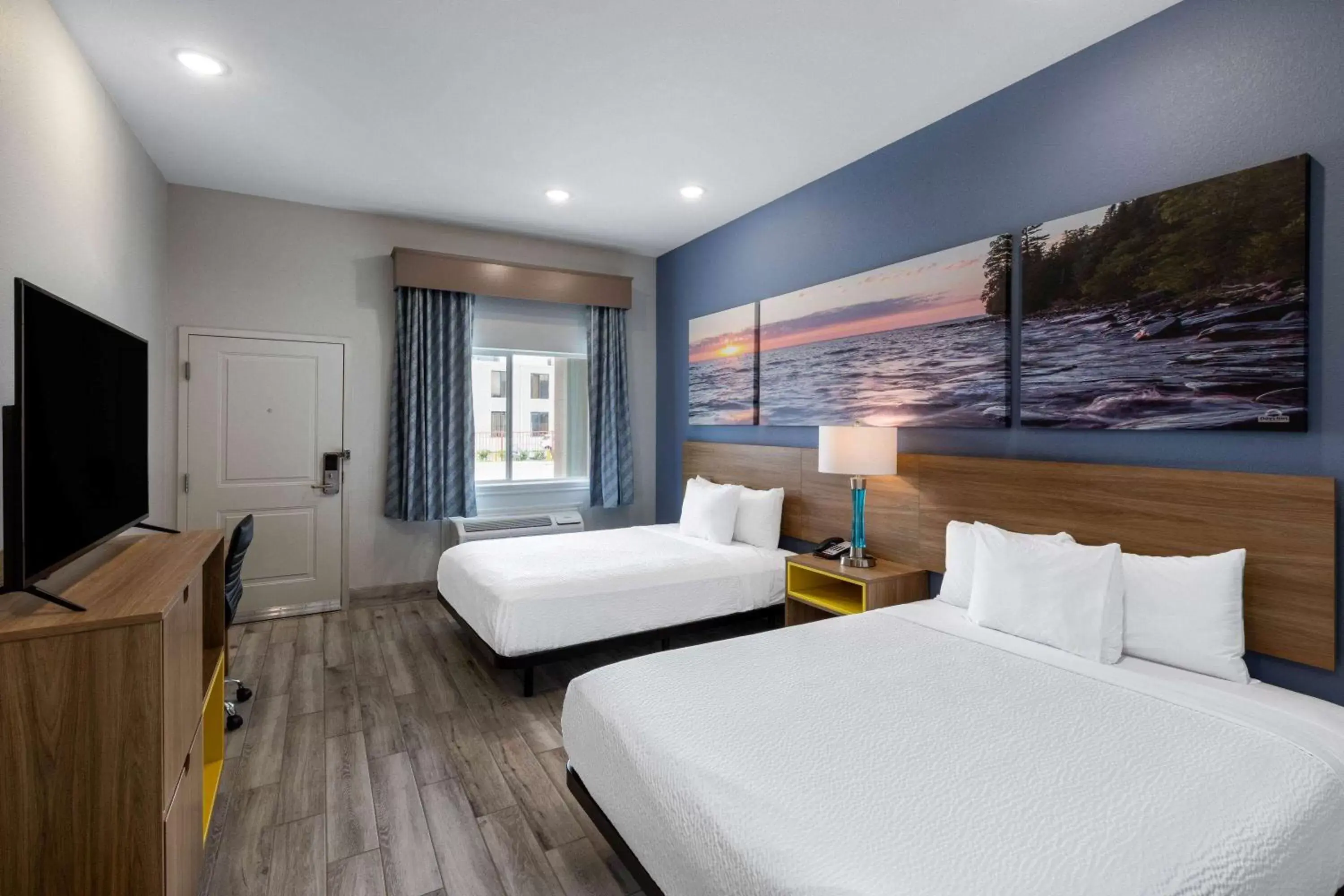 Photo of the whole room in Days Inn & Suites by Wyndham Downtown/University of Houston
