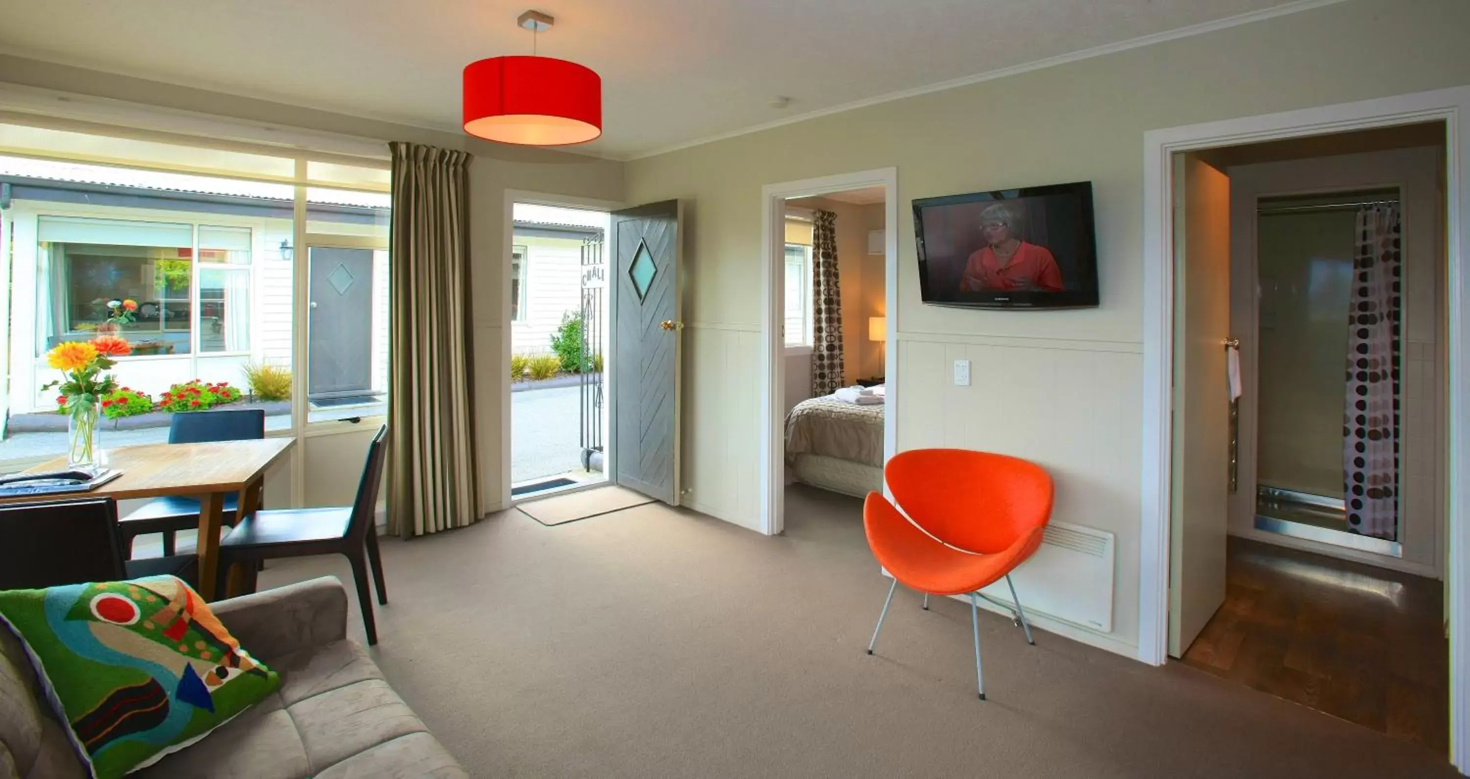 Photo of the whole room, Seating Area in Wanaka View Motel