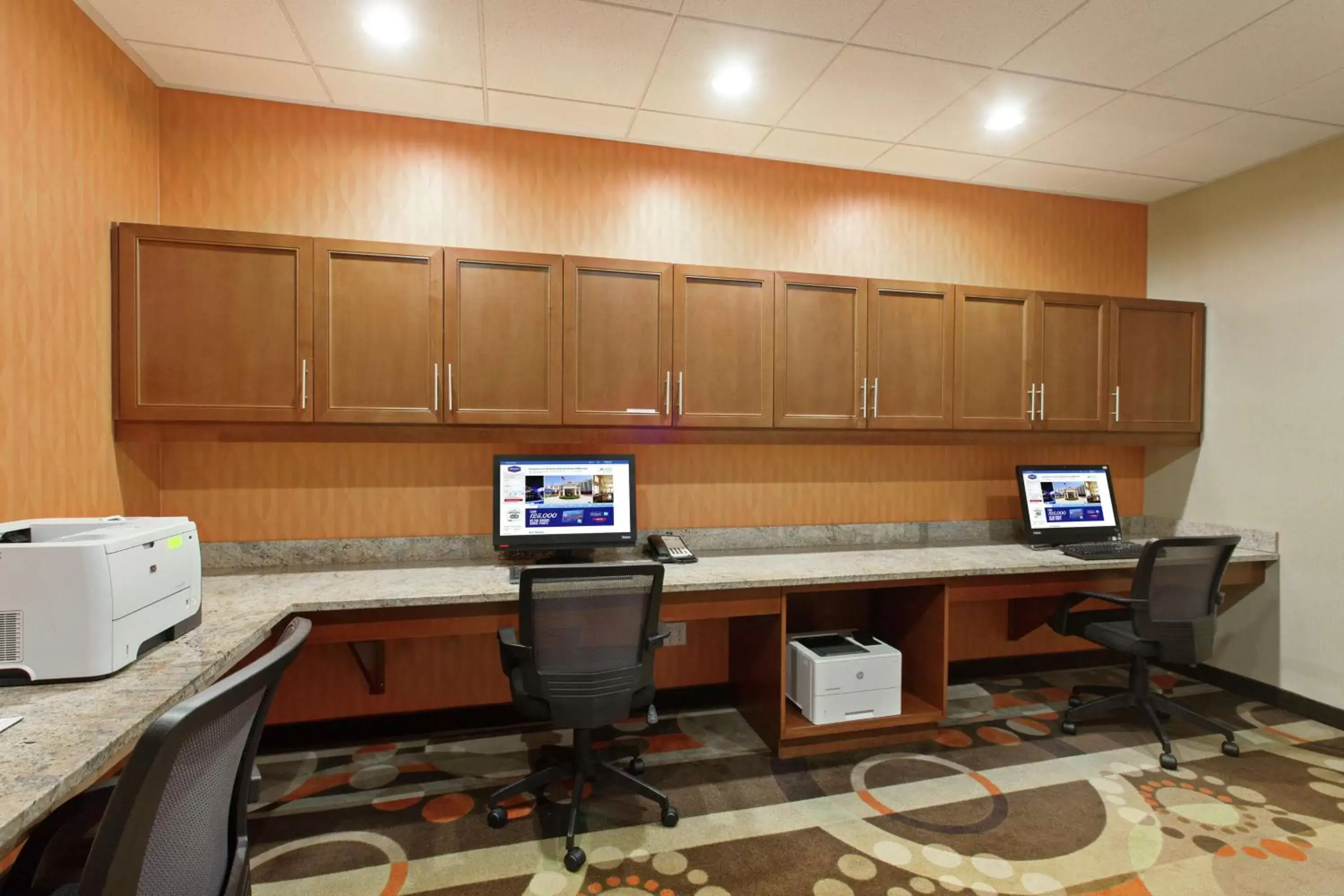 Business facilities, Business Area/Conference Room in Hampton Inn and Suites Seattle - Airport / 28th Avenue