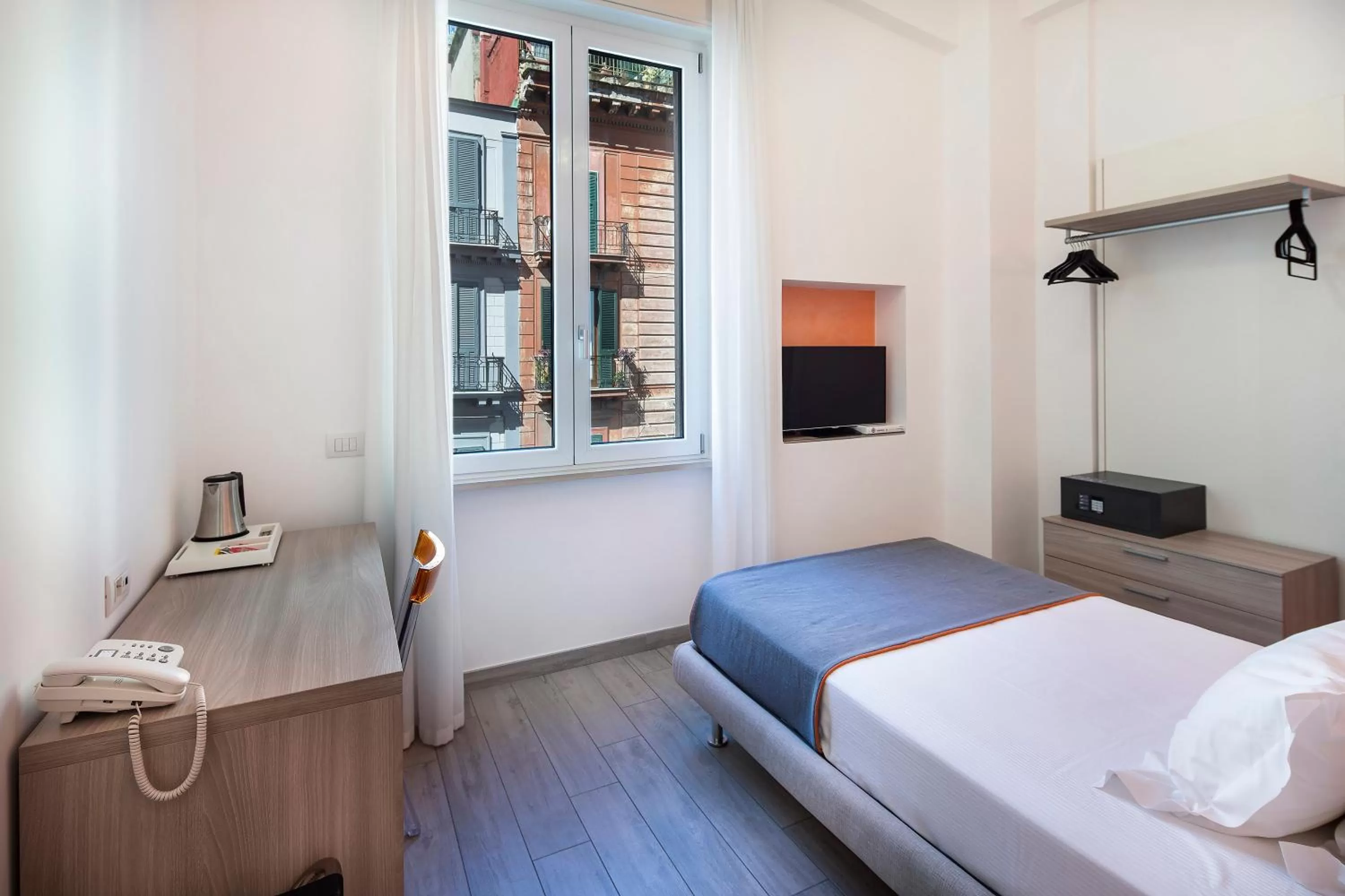 TV and multimedia, Bed in IstayinToledo Luxury Guest House