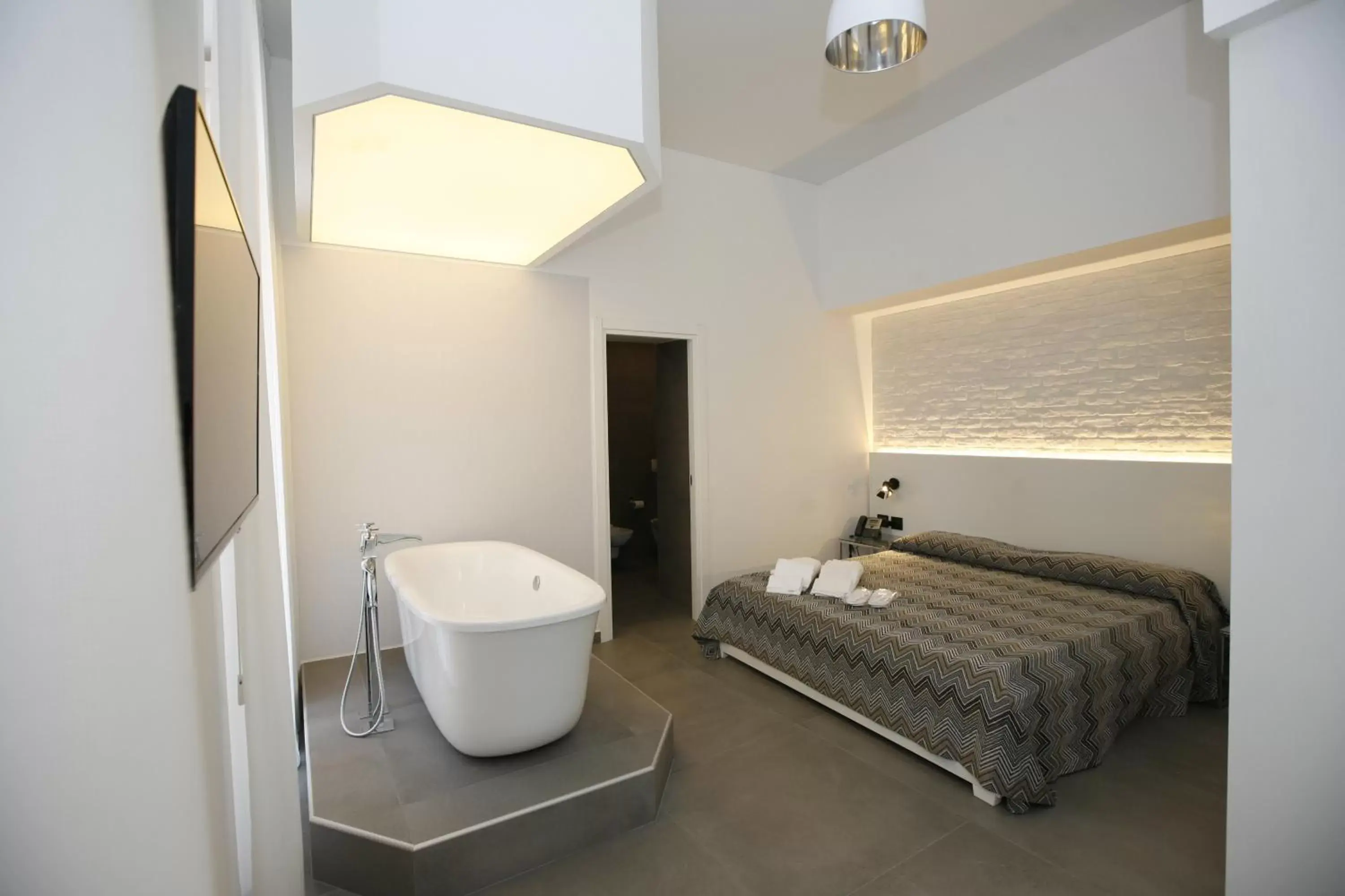 Bed, Bathroom in Relais Piazza Del Plebiscito B&B