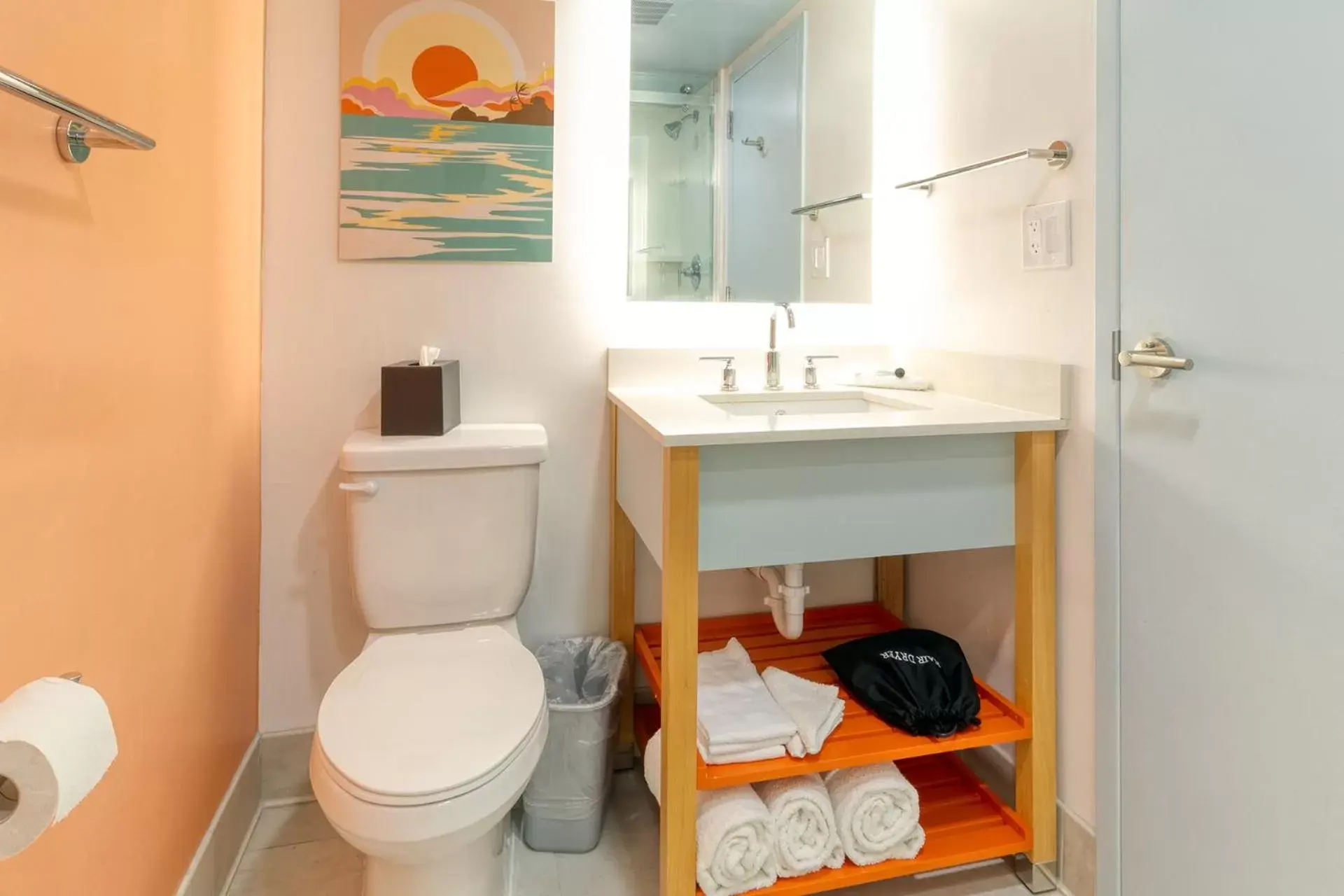 Bathroom in Golden Sands Oceanfront Hotel
