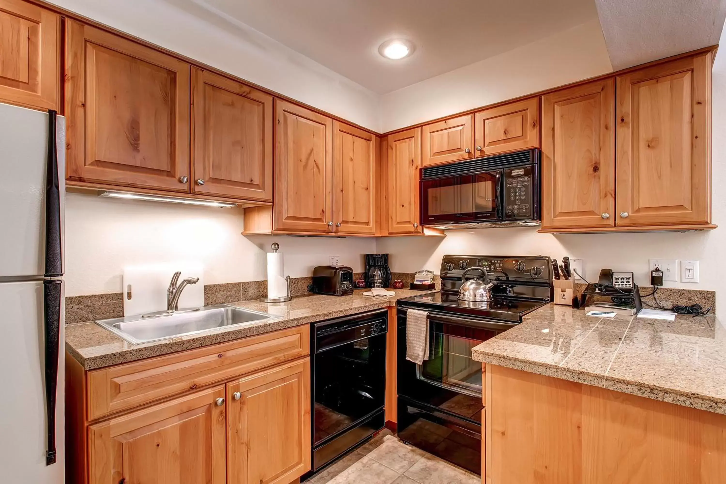 Kitchen or kitchenette, Kitchen/Kitchenette in Lion Square Lodge