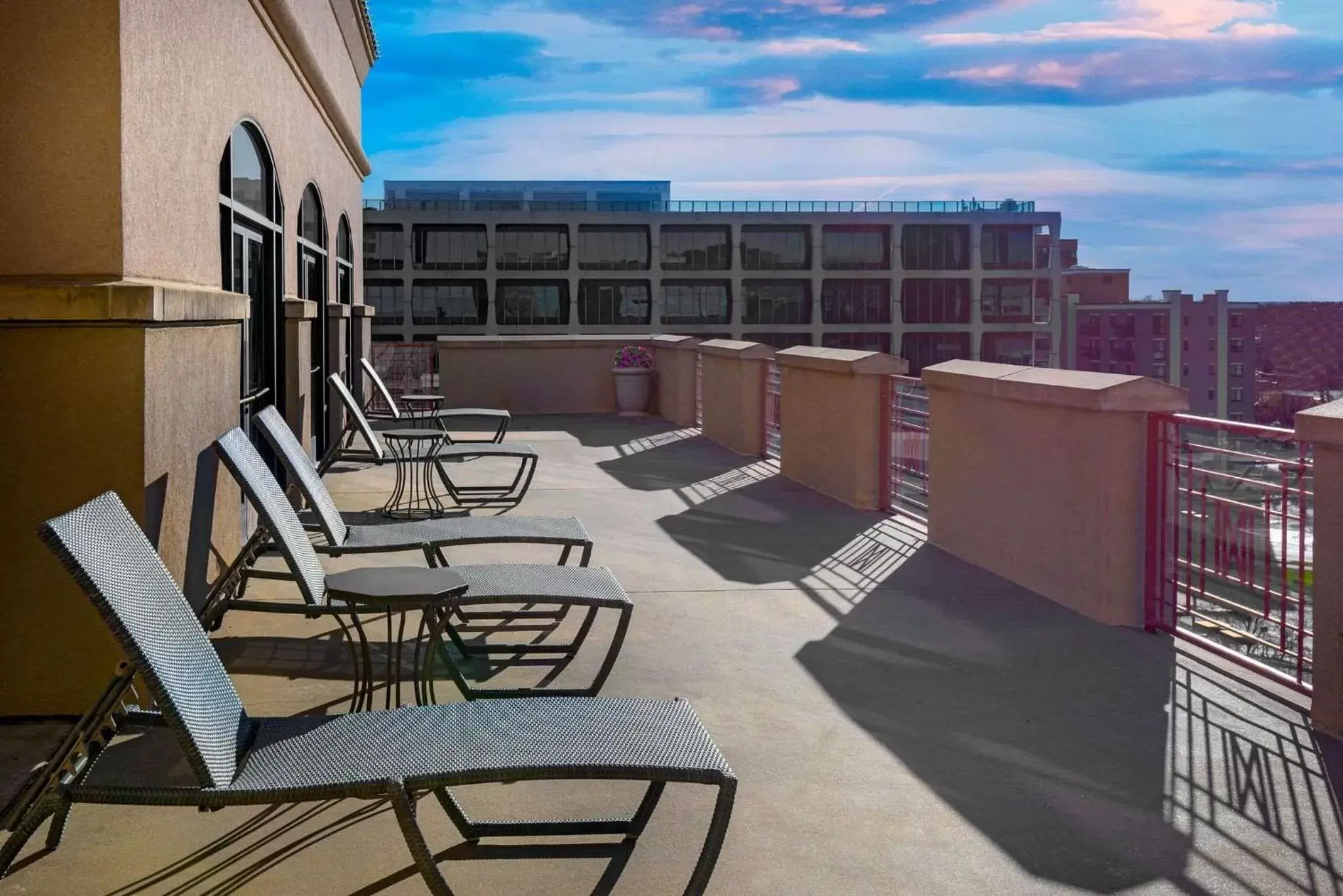 Patio, Balcony/Terrace in Hampton Inn & Suites Country Club Plaza