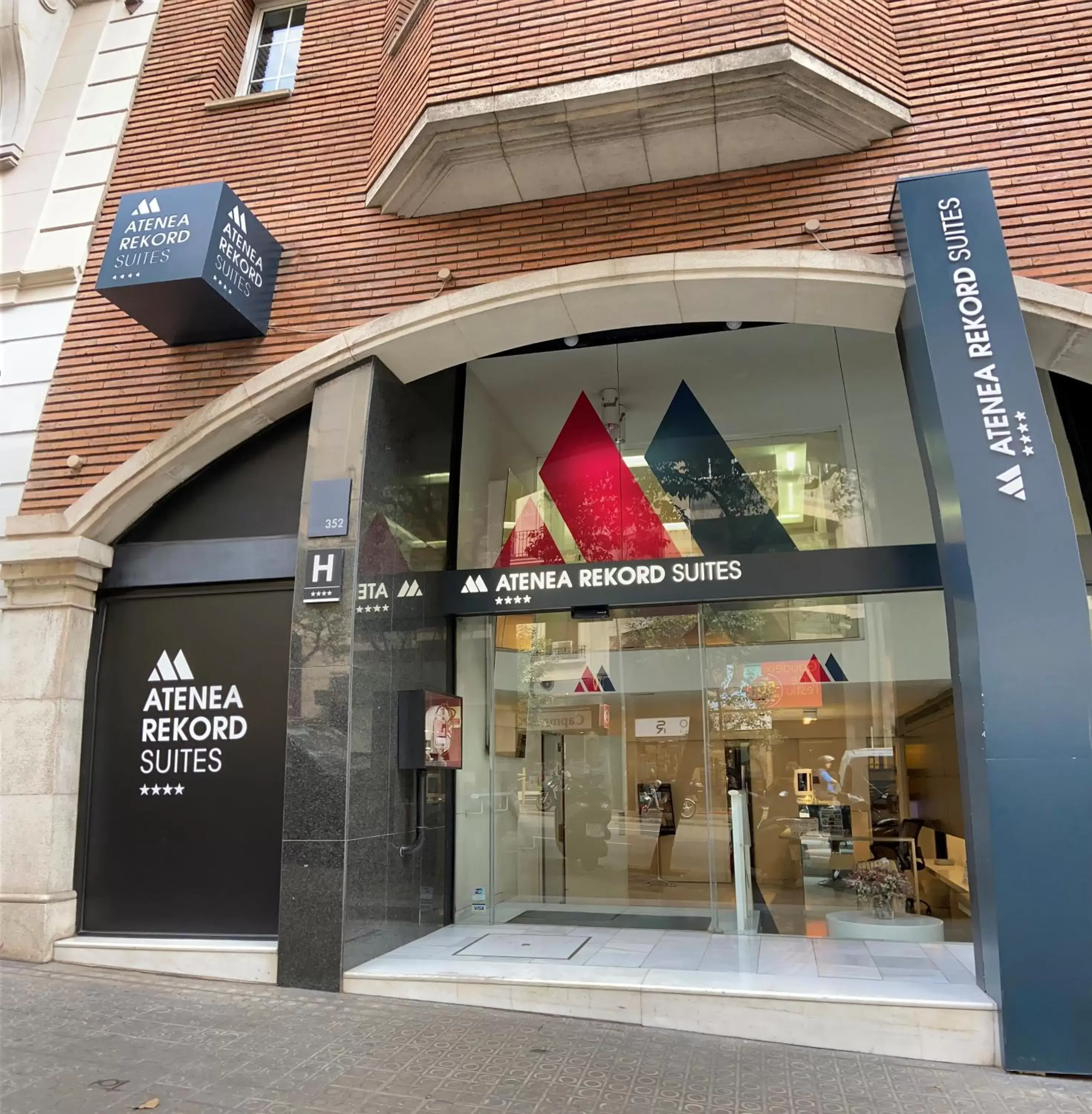 Property building in Atenea Rekord Suites Barcelona Property building in Atenea Rekord Suites Barcelona