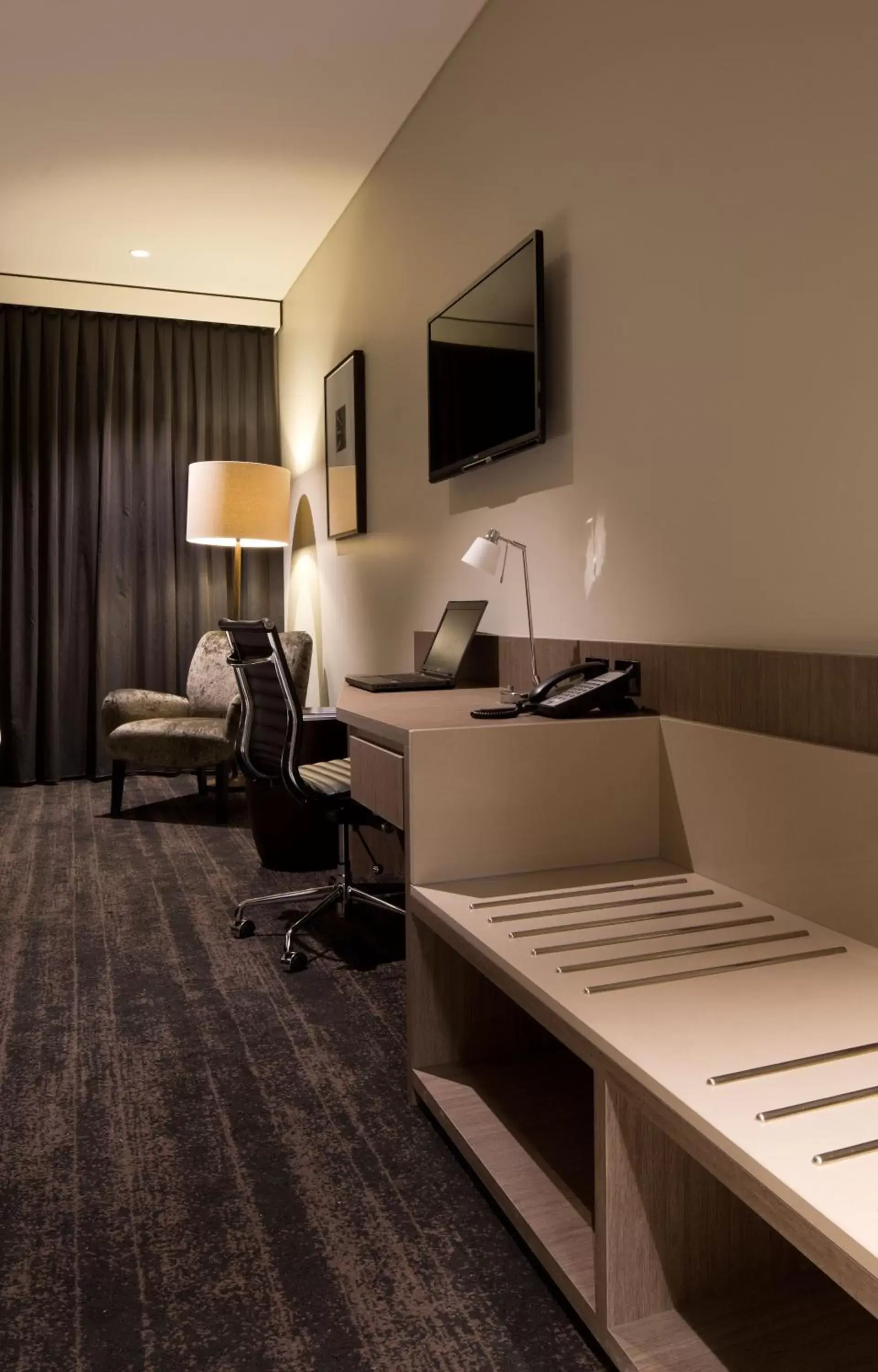 TV and multimedia, TV/Entertainment Center in Glen Hotel and Suites