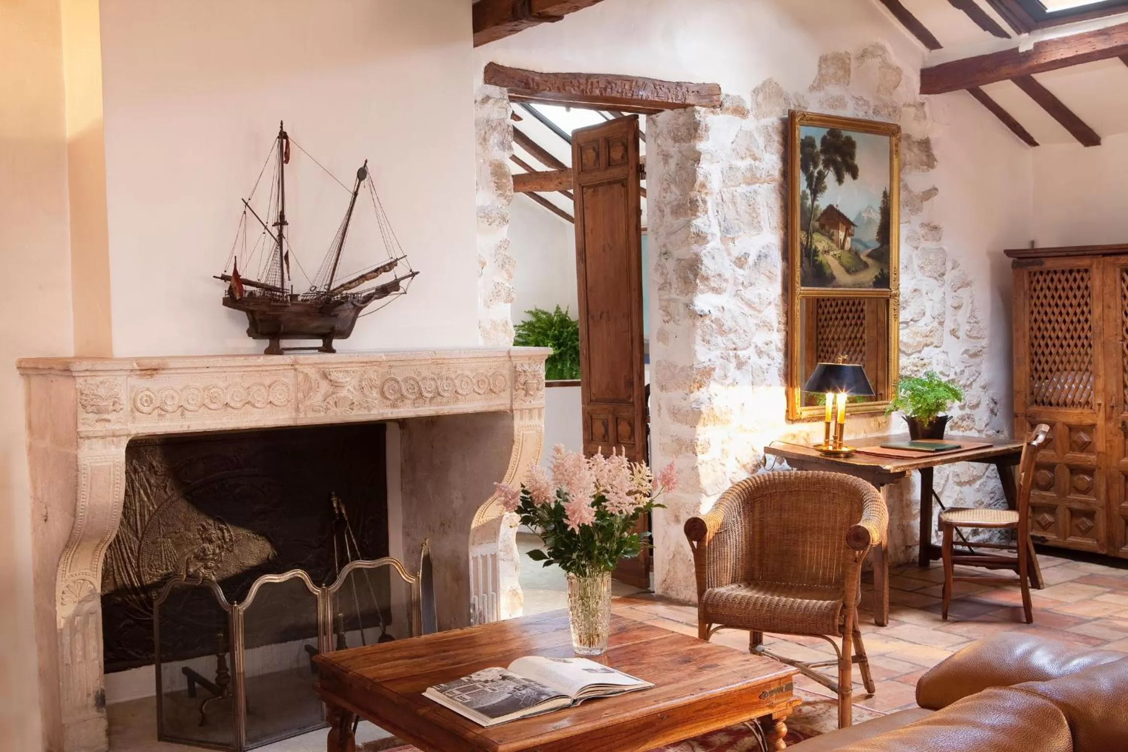 Seating area in Hotel d'Angleterre