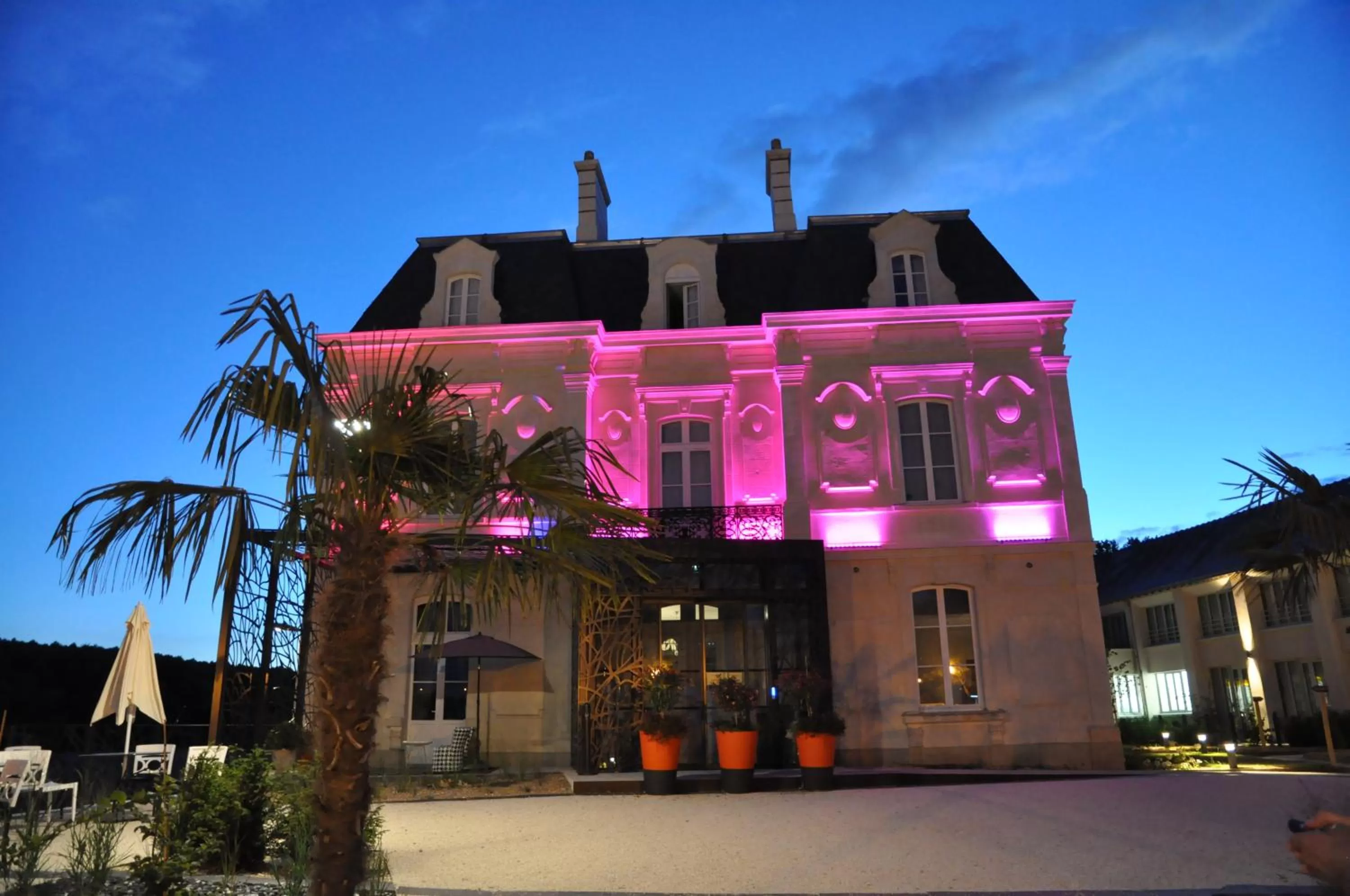 Facade/entrance in Les 3 Lieux - Hôtel, Restaurant, Espace sensoriel