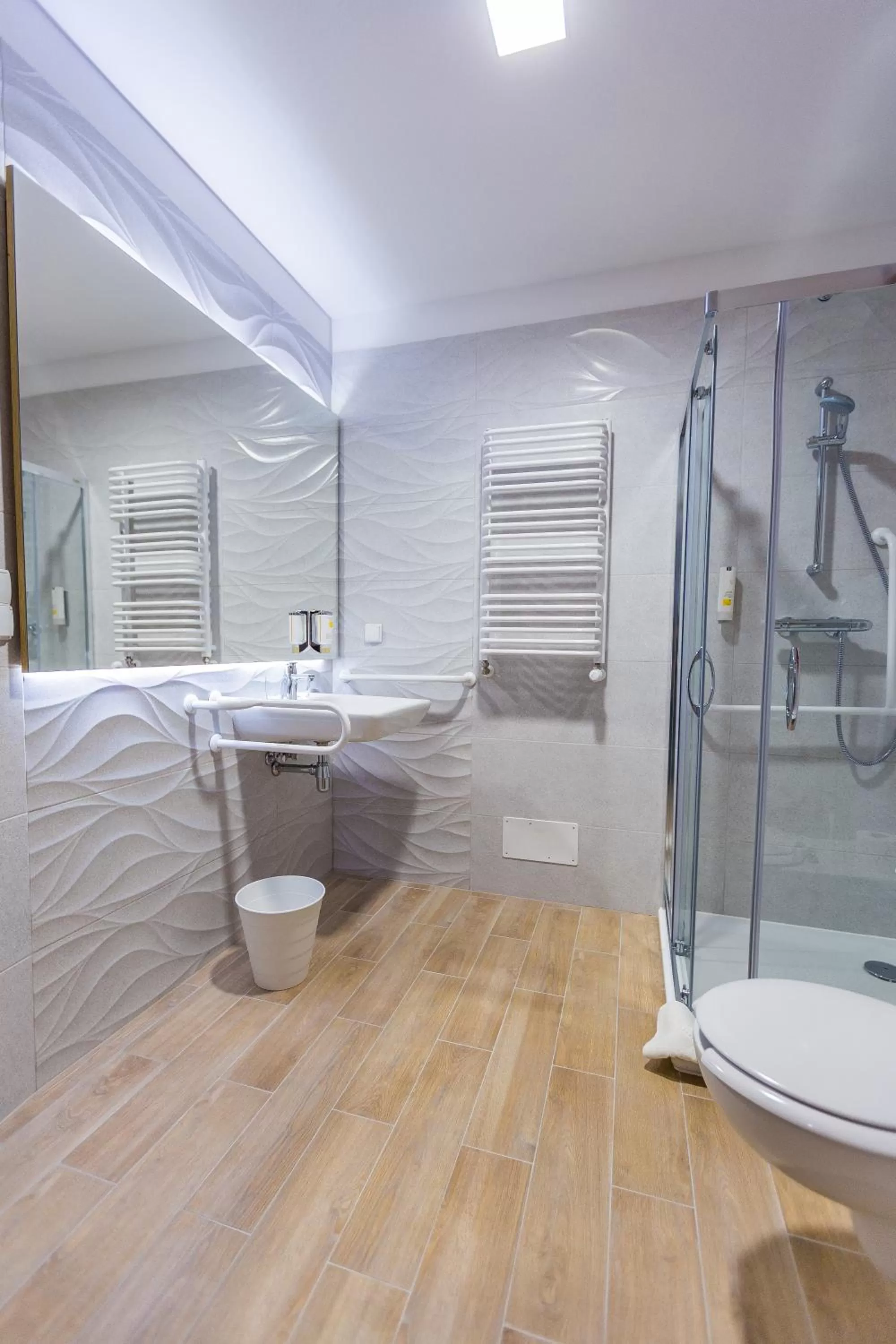 Bathroom in Hotel Falcon