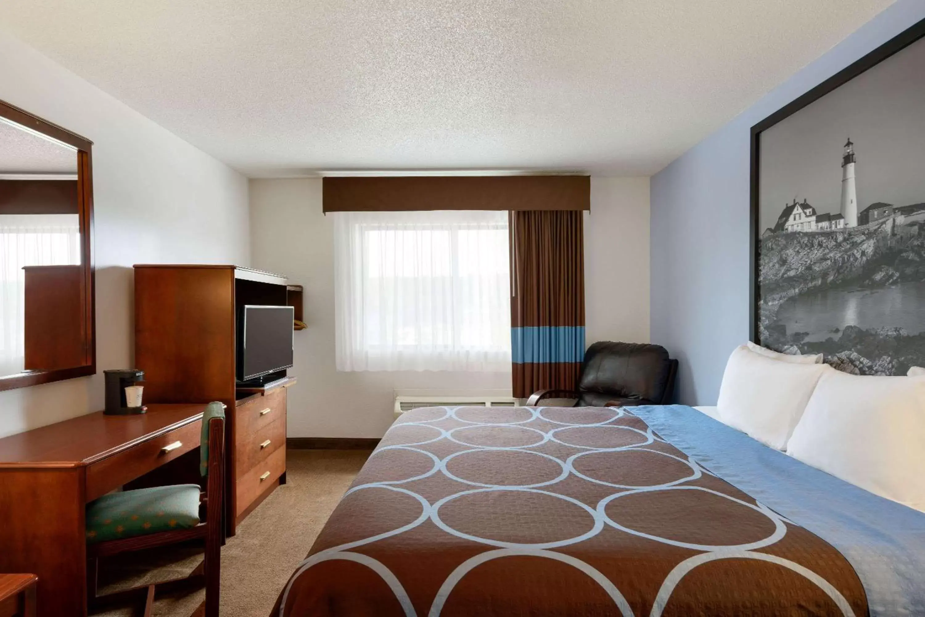 Photo of the whole room in Super 8 by Wyndham Portland/Westbrook Area