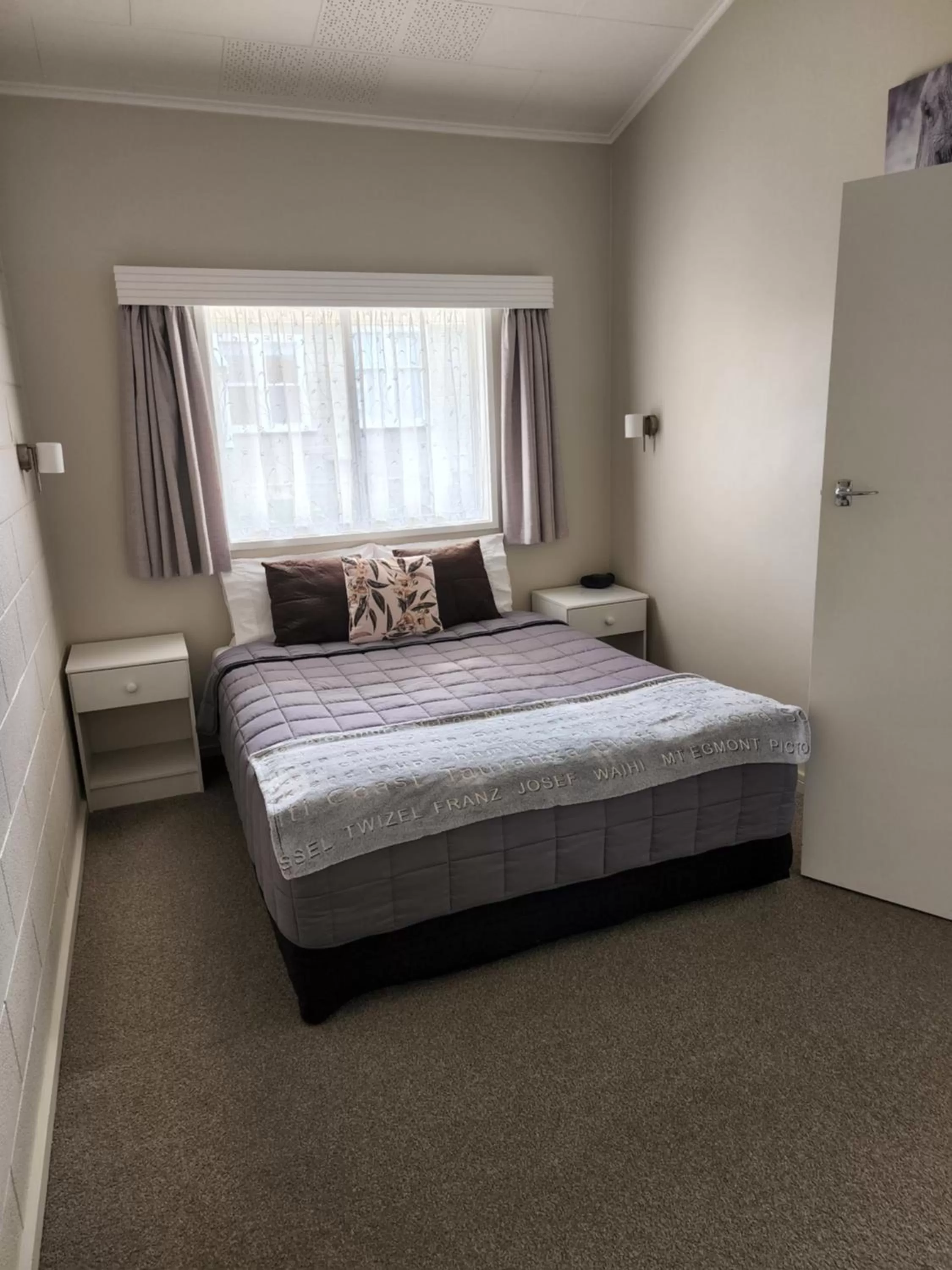 Bed in Gardner Court Motel