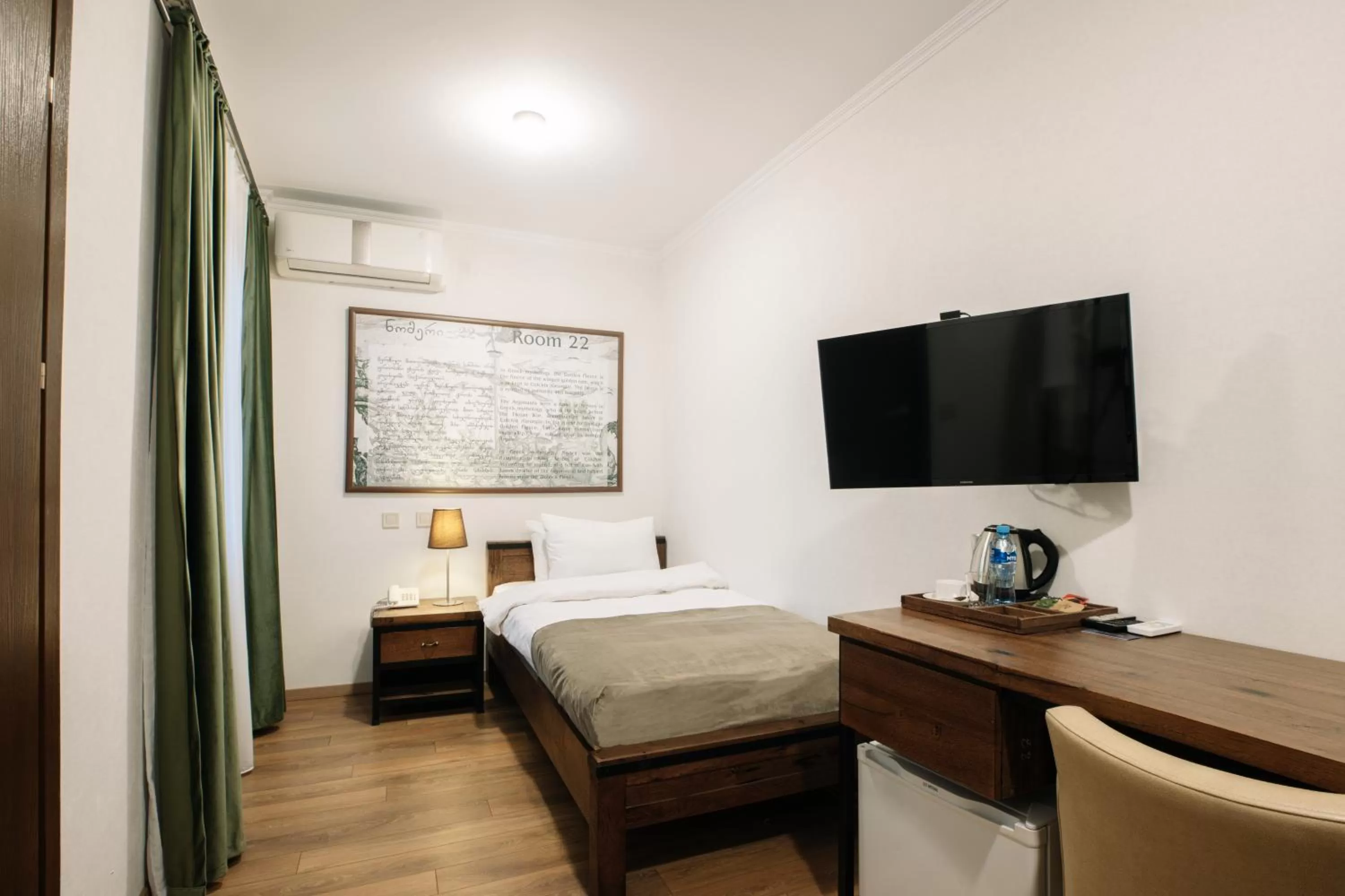 Bed in Citadel Narikala Hotel