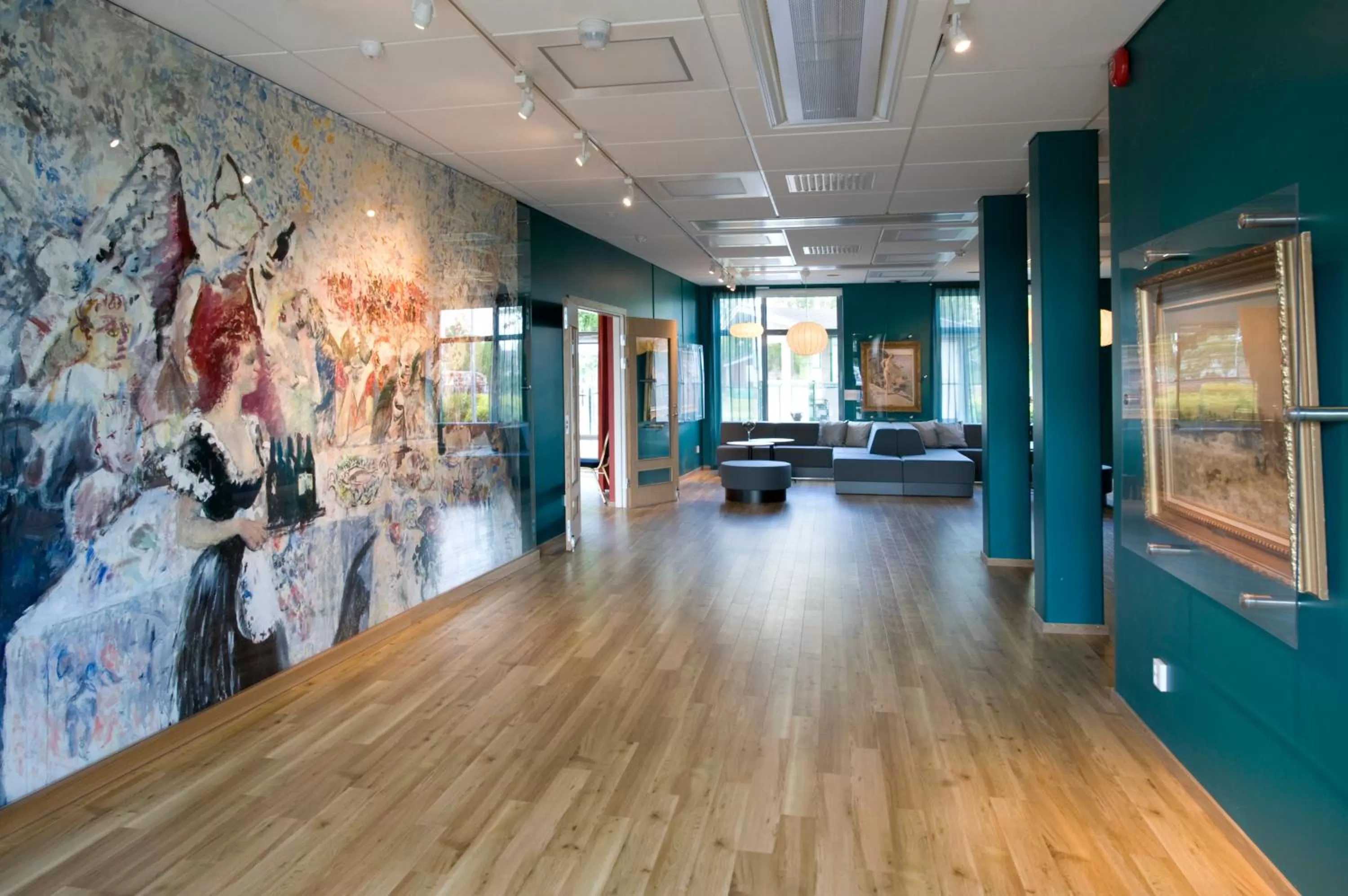 Communal lounge/ TV room in Skara Konsthotell