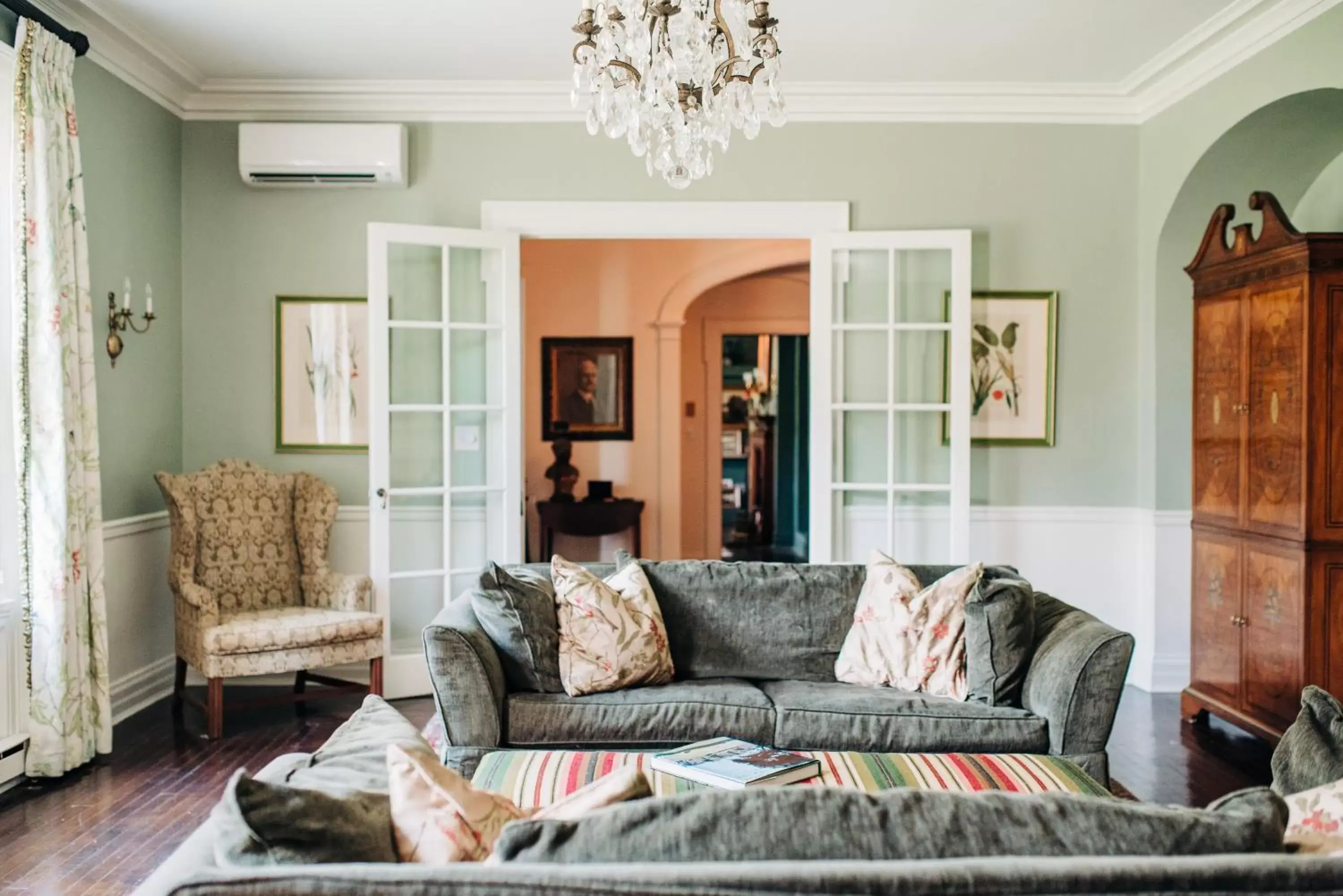 Seating Area in Benn Conger Inn