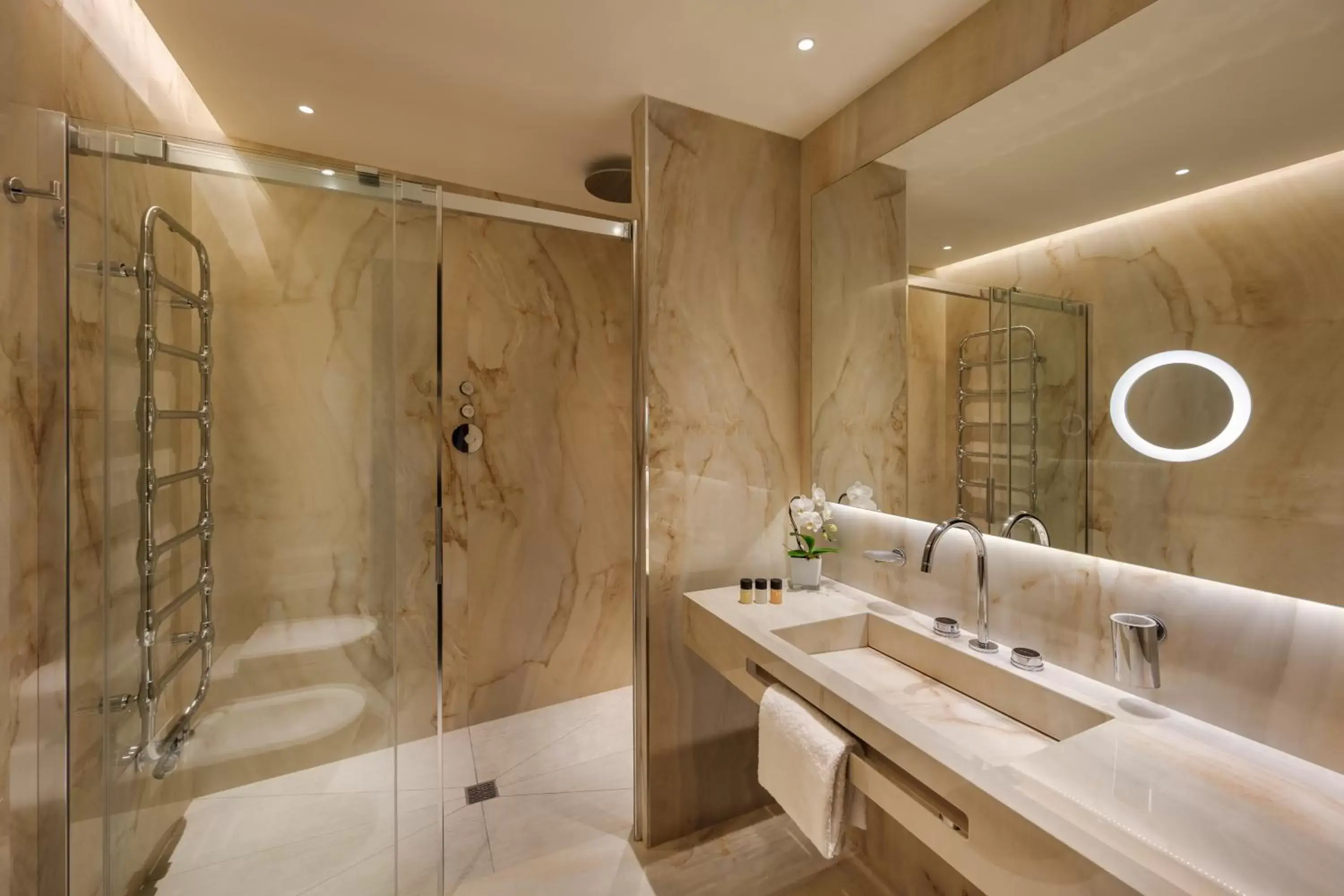 Shower, Bathroom in Hotel Dei Cavalieri Milano Duomo