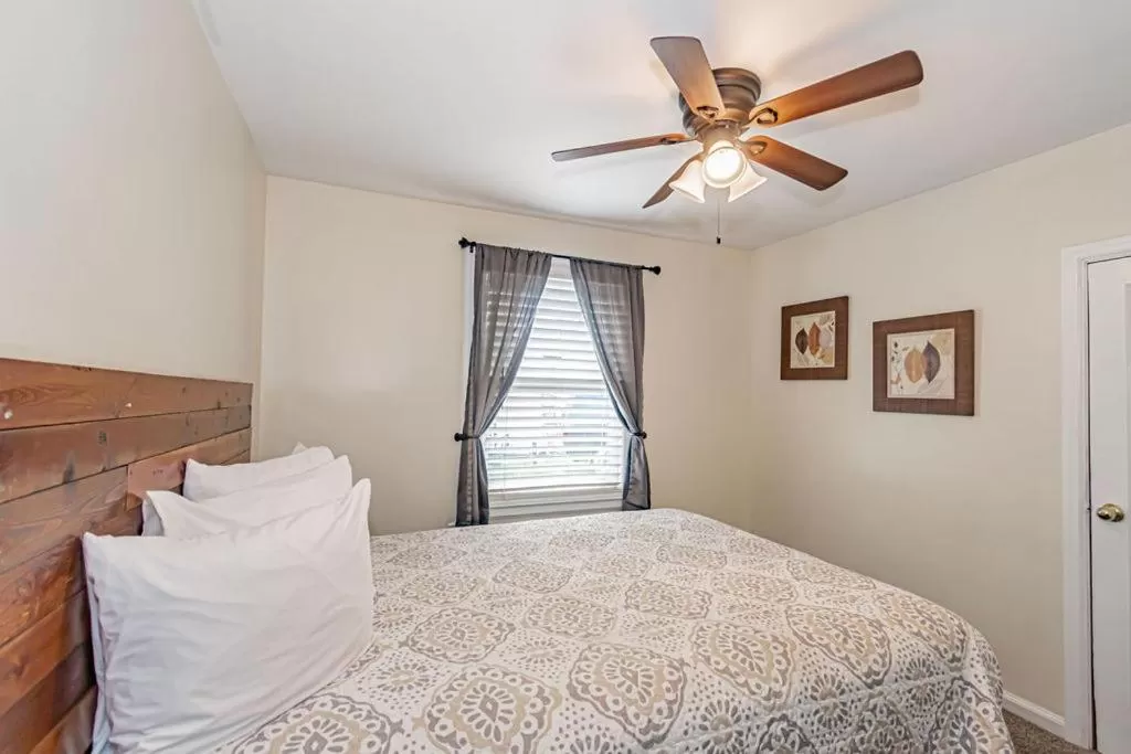 Bedroom, Bed in Suites of Lava Hot Springs