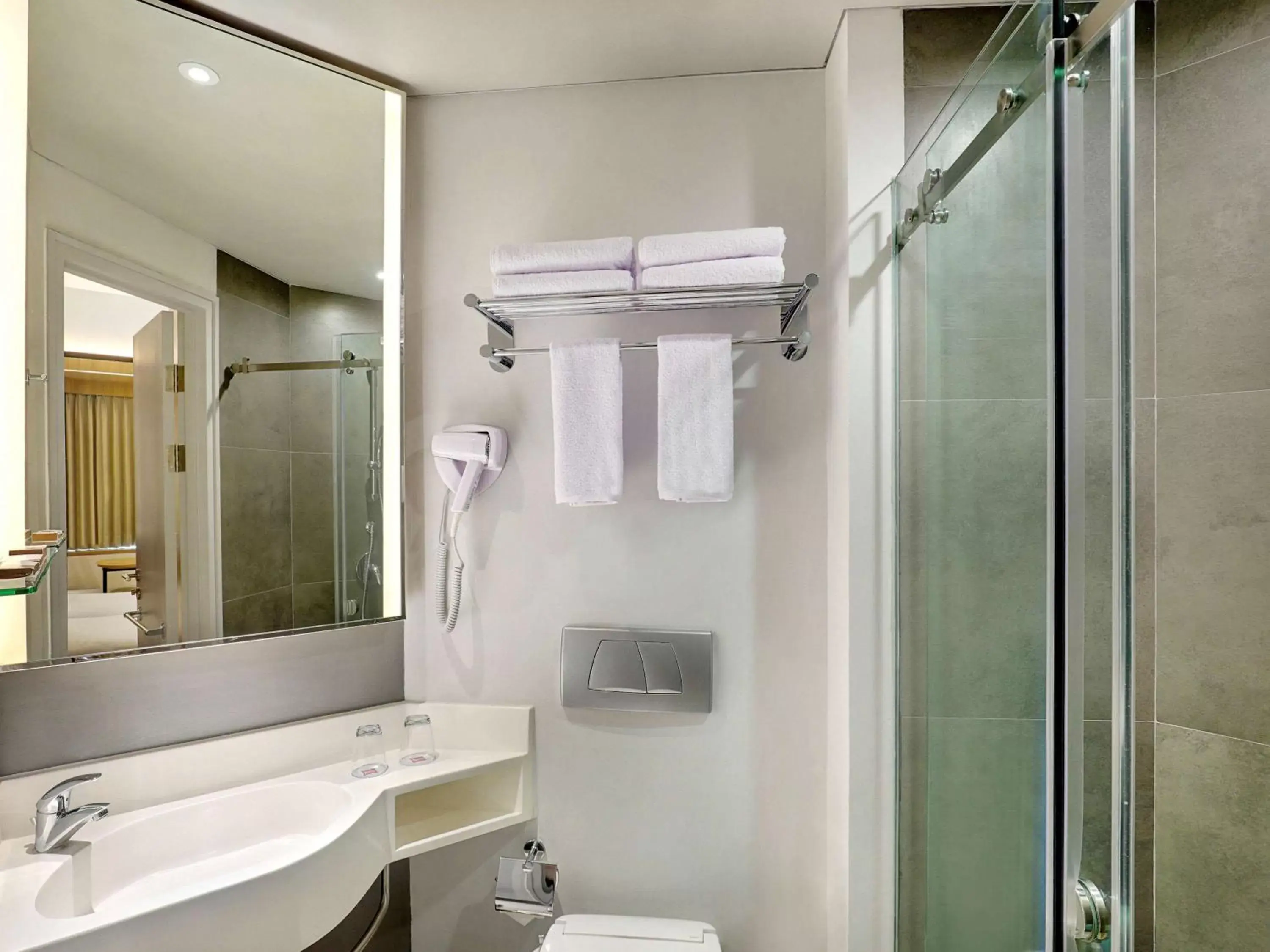 Photo of the whole room, Bathroom in Ibis Samarinda