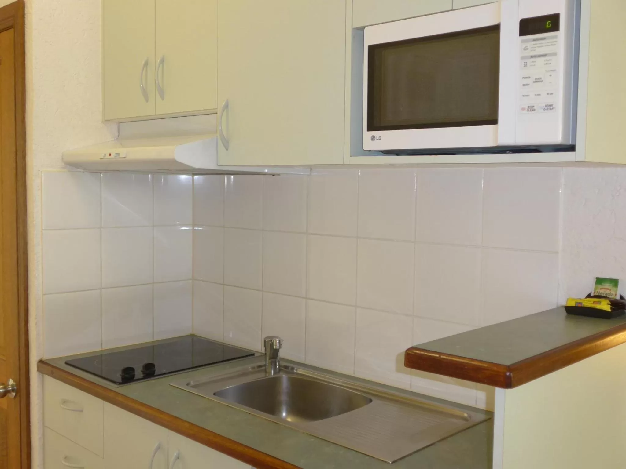 Twin Studio Apartment with Tree View in Port Douglas Retreat