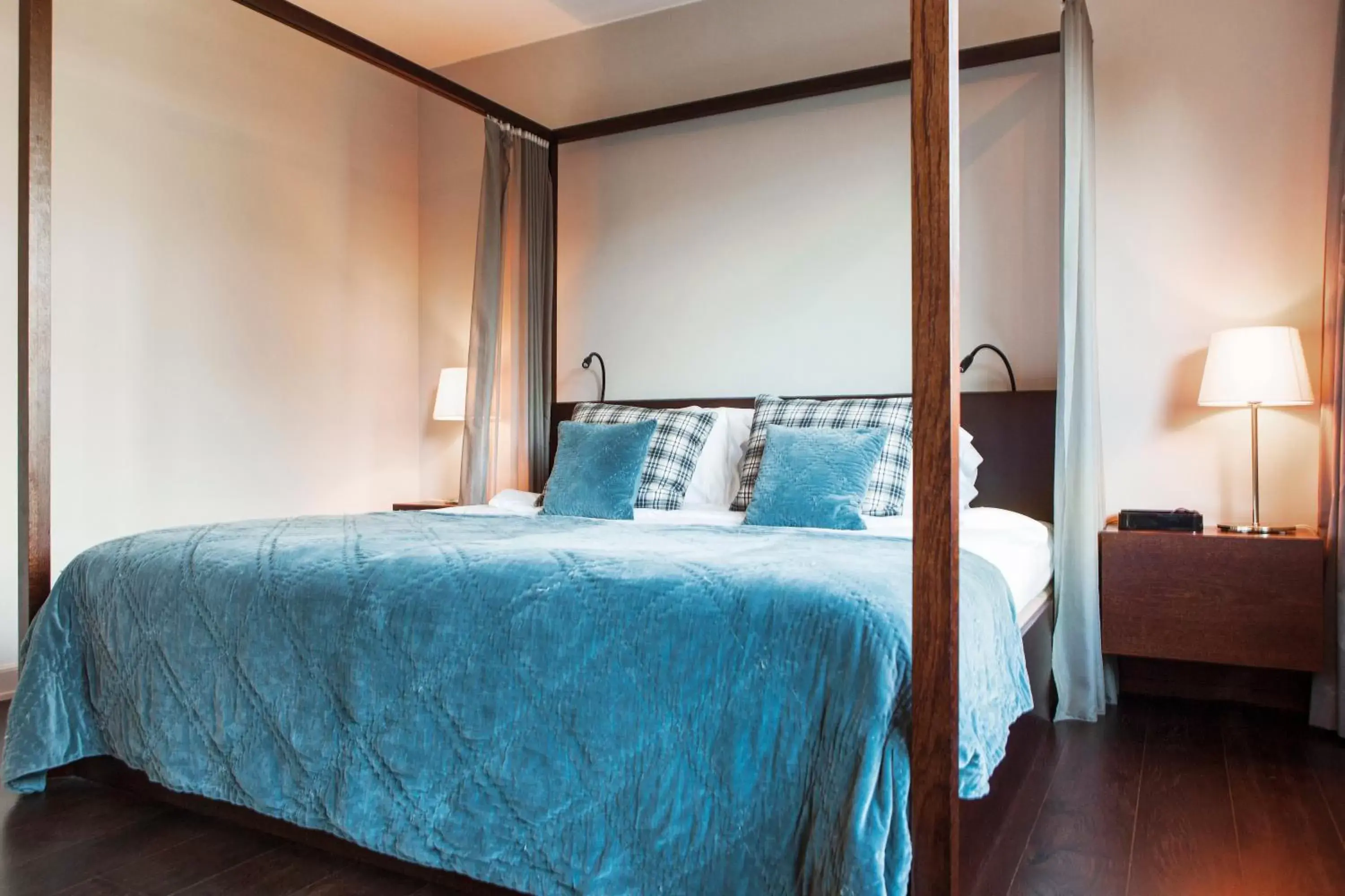 Bedroom, Bed in Elite Eden Park Hotel