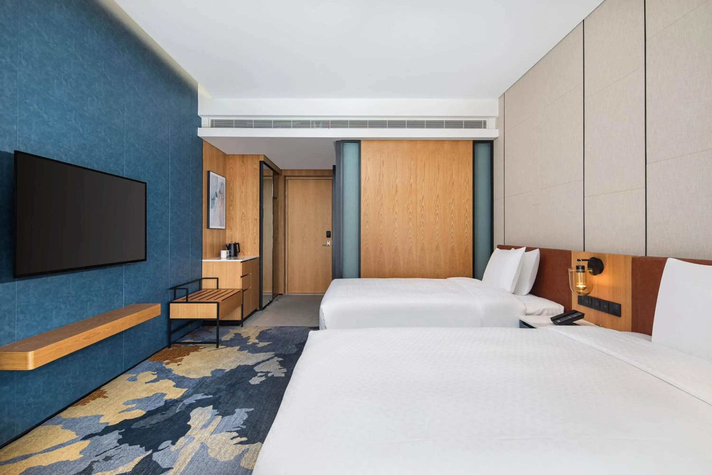 Photo of the whole room, Bed in Four Points by Sheraton Shanghai Jiading