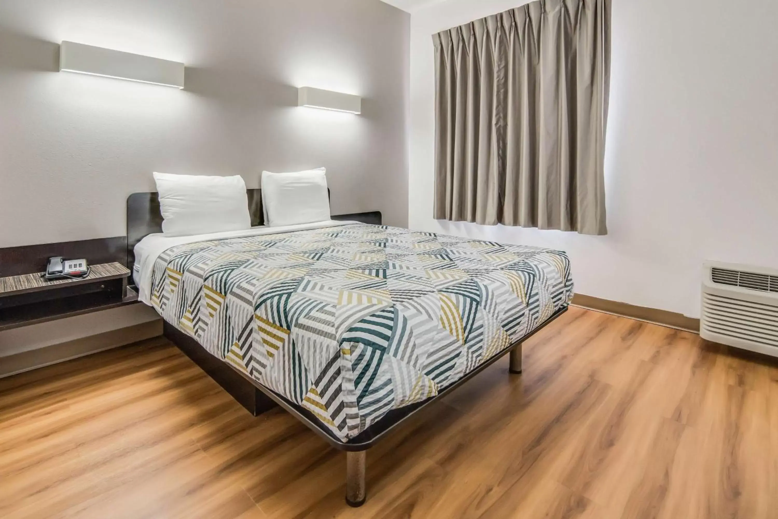 Bedroom, Bed in Motel 6-Cleburne, TX Bedroom, Bed in Motel 6-Cleburne, TX