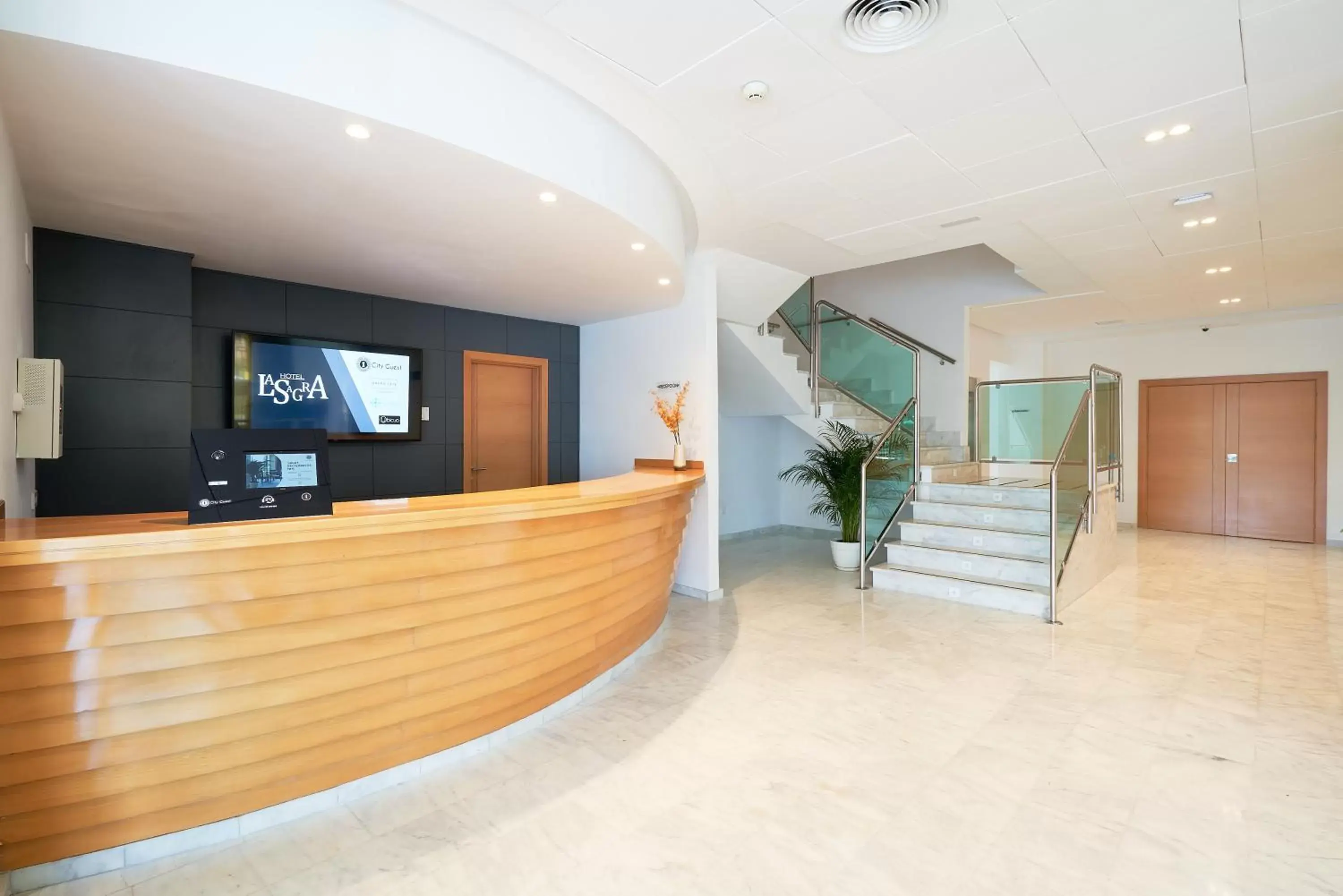 Lobby/Reception in Smart Hotel La Sagra