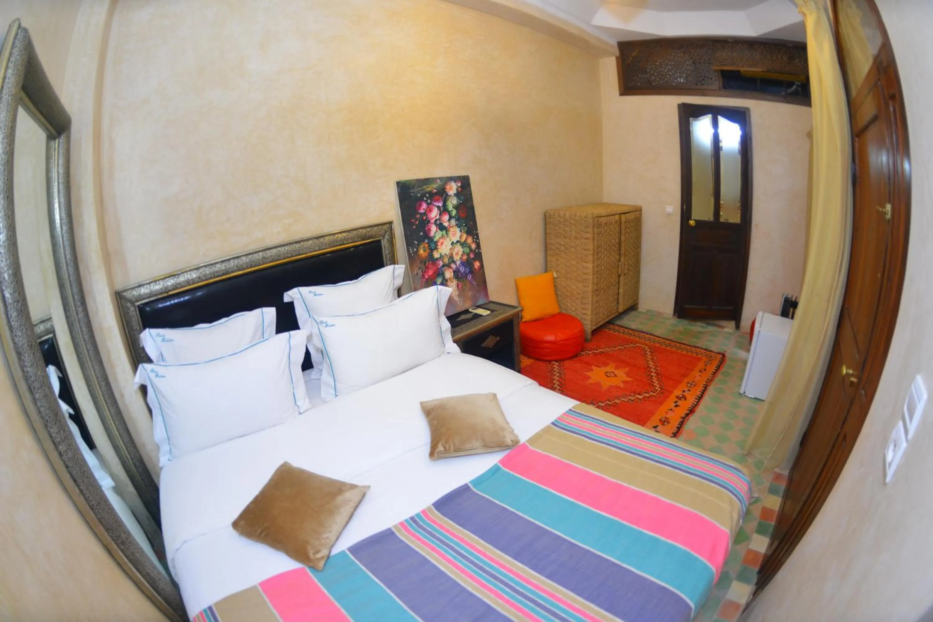 Photo of the whole room, Bed in Riad Hidden