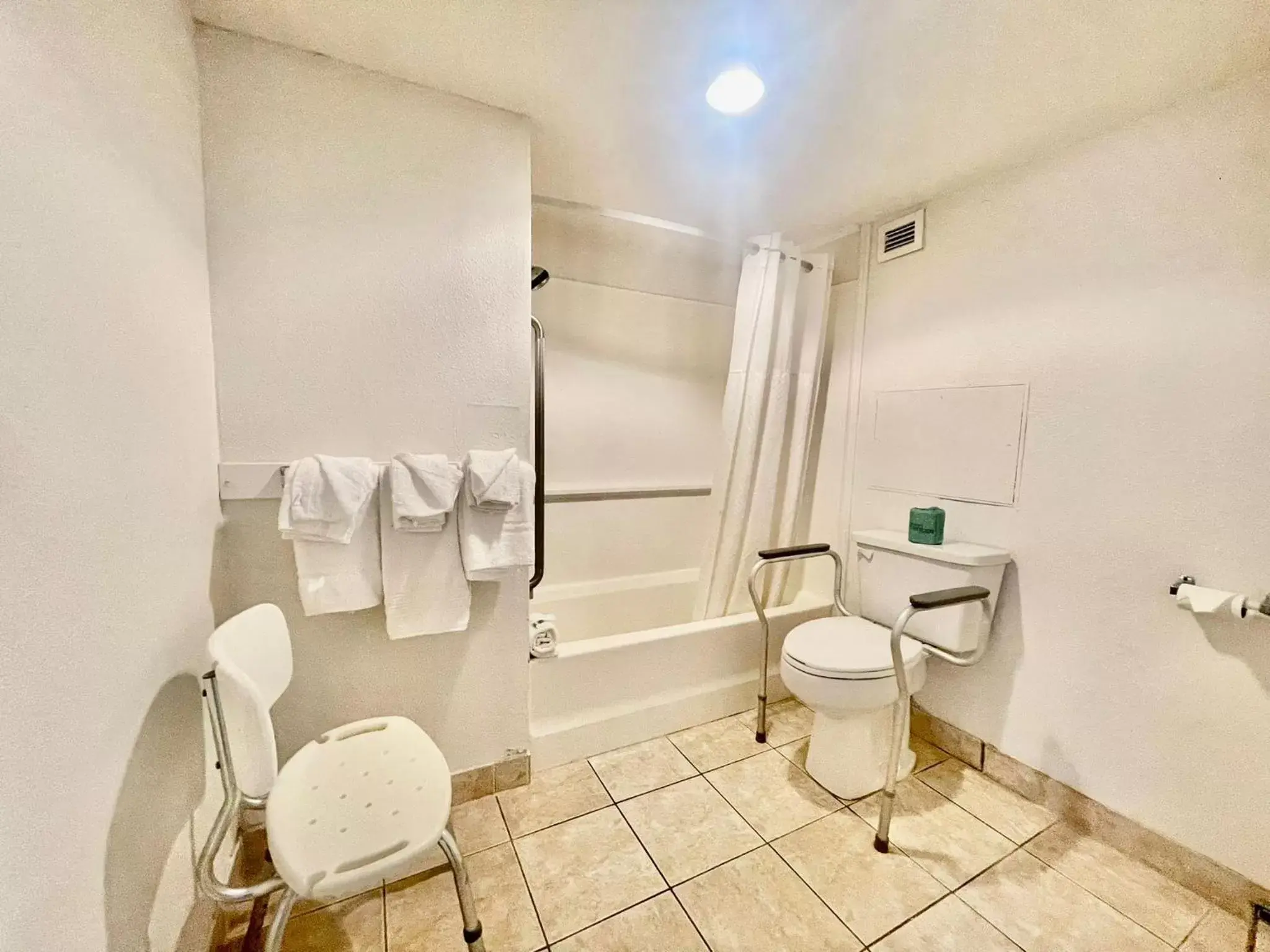 Bathroom in Howard Johnson by Wyndham Galloway Atlantic City Area