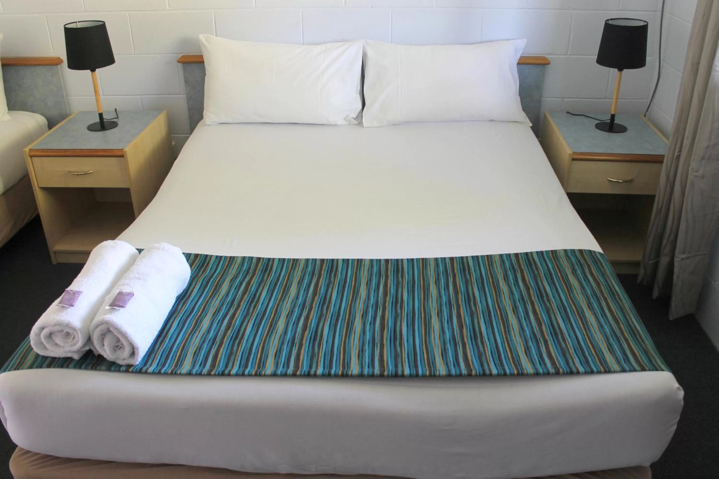 Bedroom, Bed in Rocky Glen Hotel Motel Gladstone