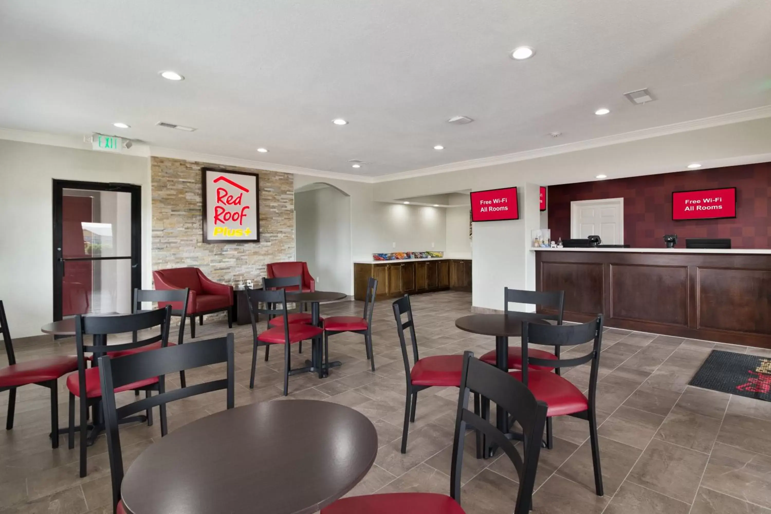 Breakfast, Restaurant/Places to Eat in Red Roof Inn PLUS + Galveston - Beachfront