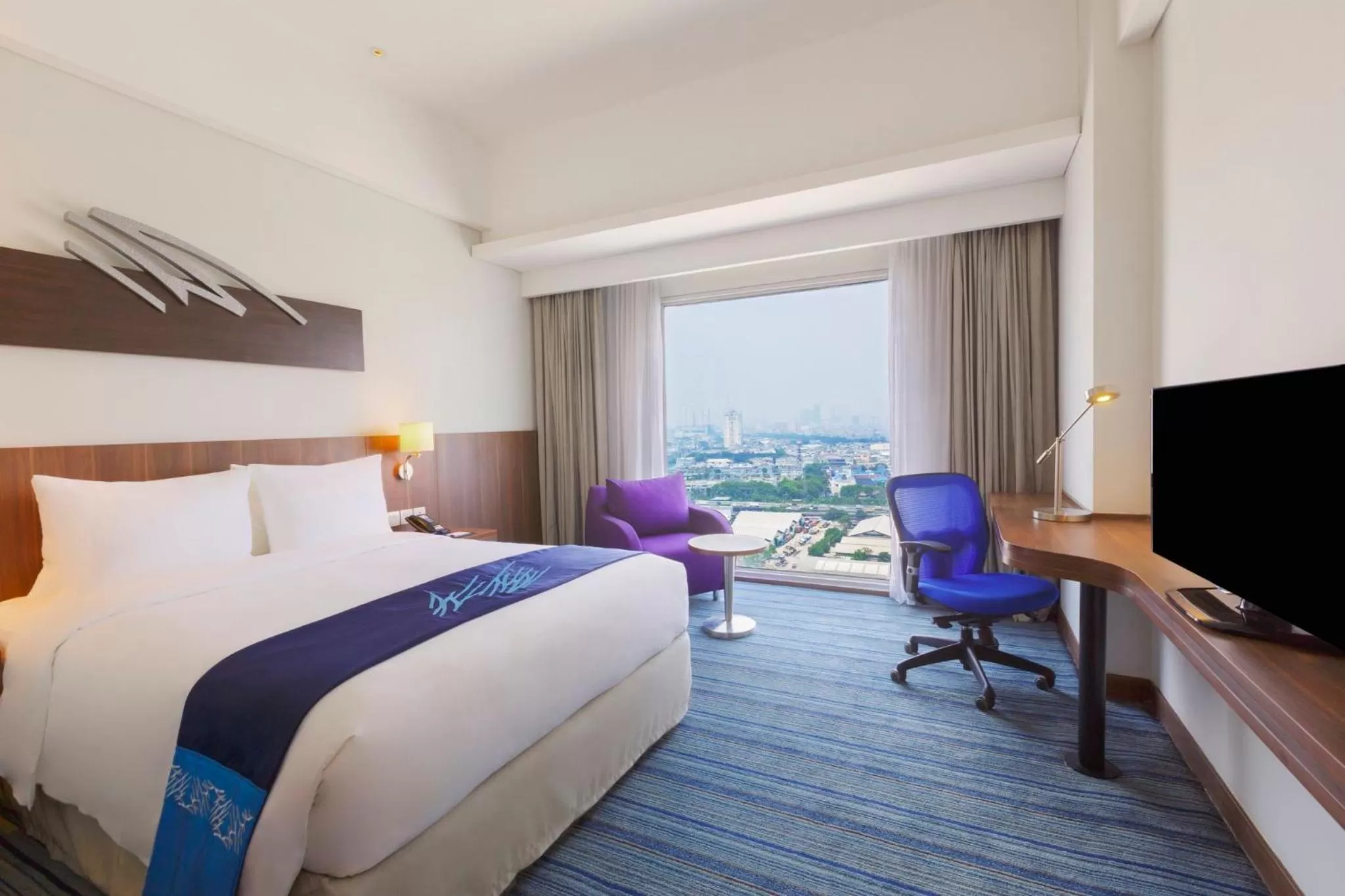 Photo of the whole room, Bed in Holiday Inn Express Jakarta Pluit Citygate by IHG