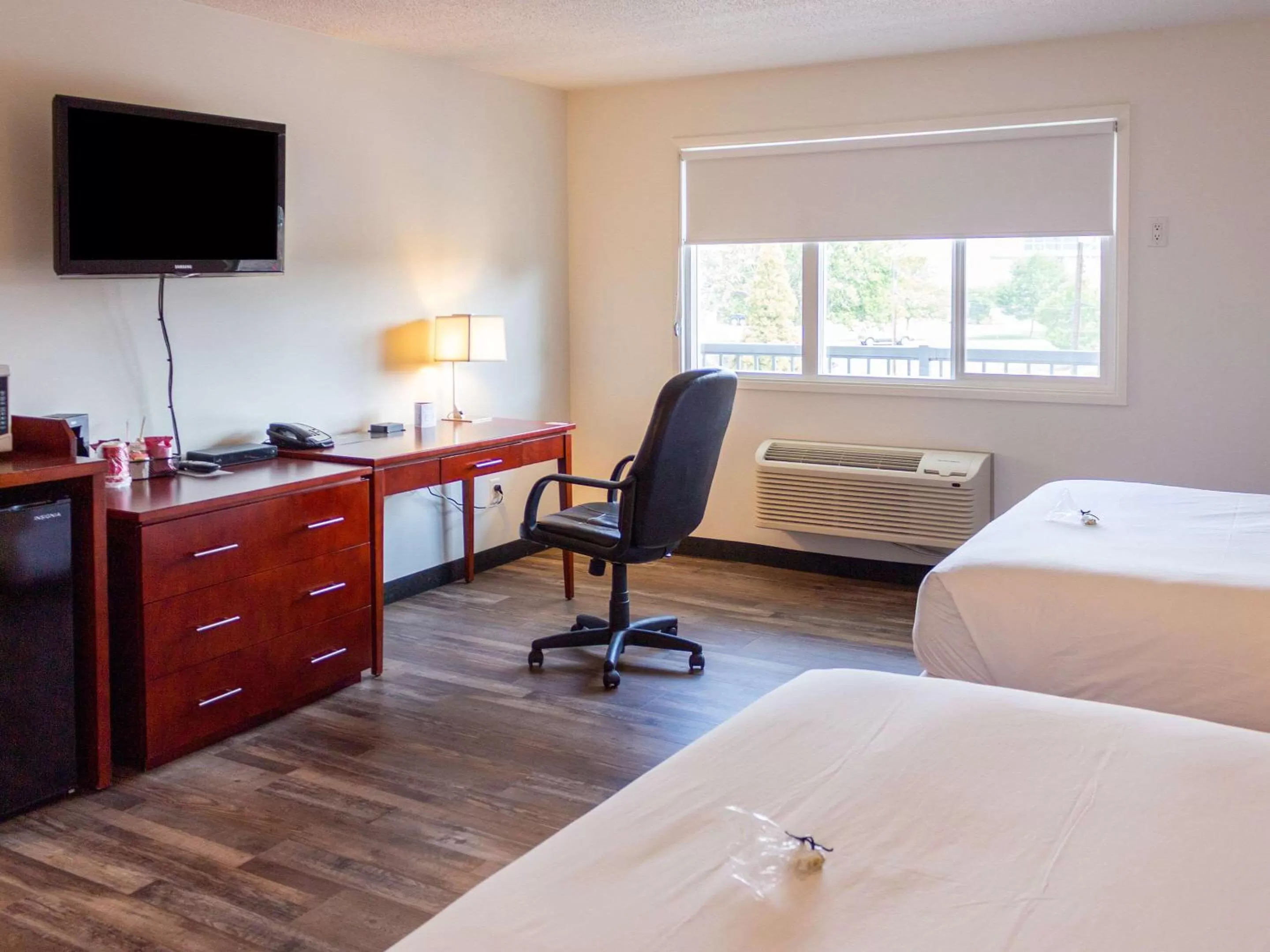 Photo of the whole room, TV/Entertainment Center in Hotel Penticton, Ascend Hotel Collection